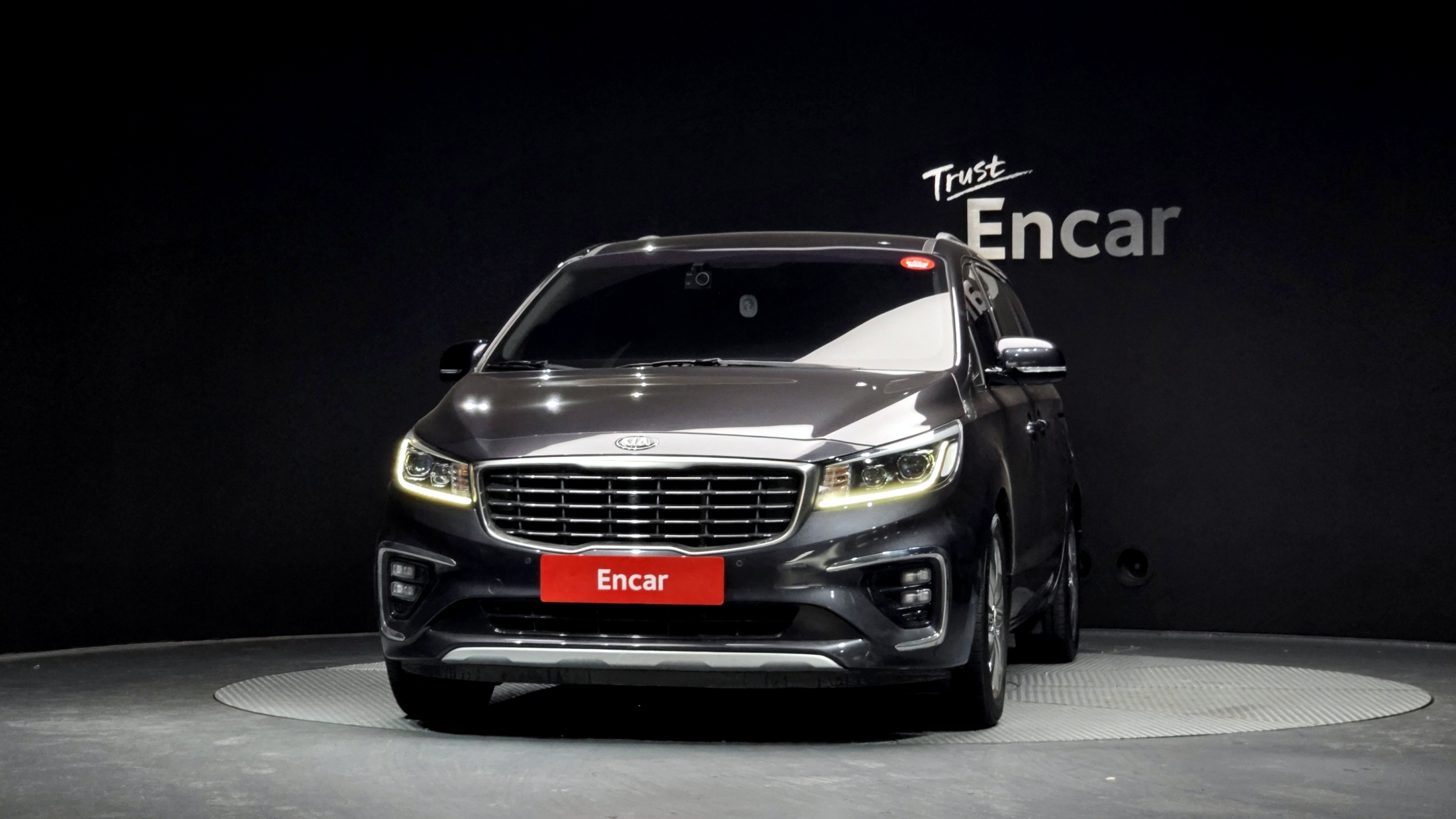 KIA CARNIVAL photo 3