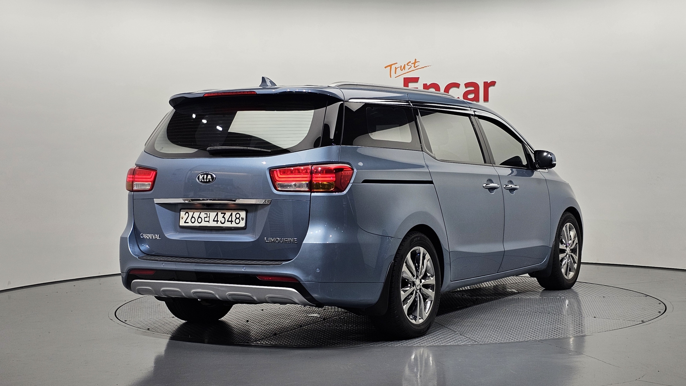 KIA CARNIVAL photo 2