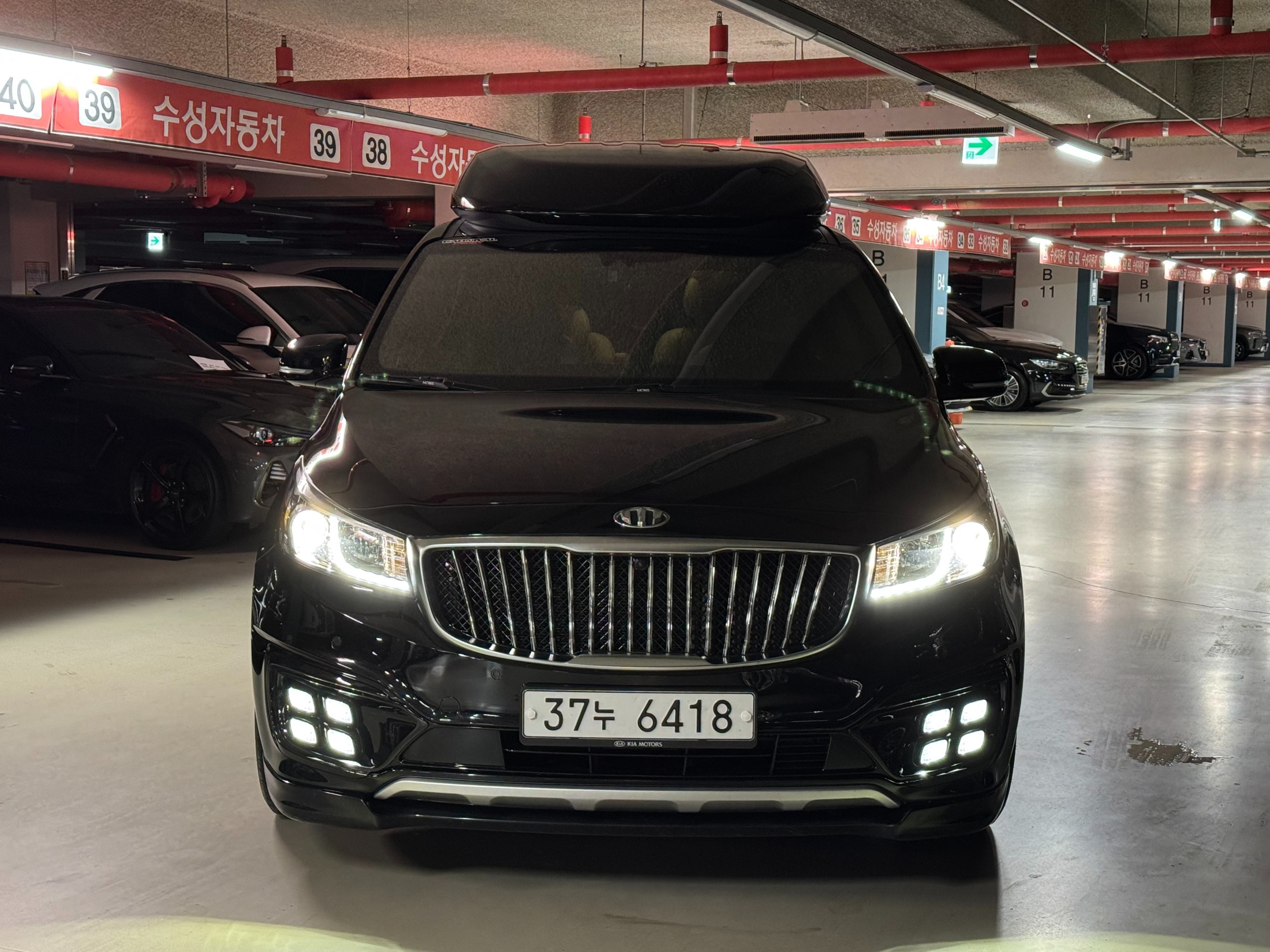 KIA CARNIVAL photo 3