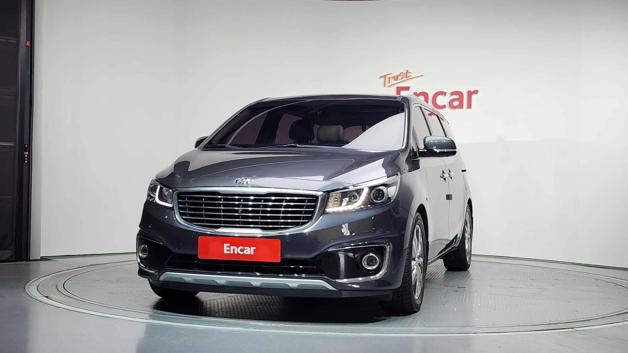 KIA CARNIVAL photo 3