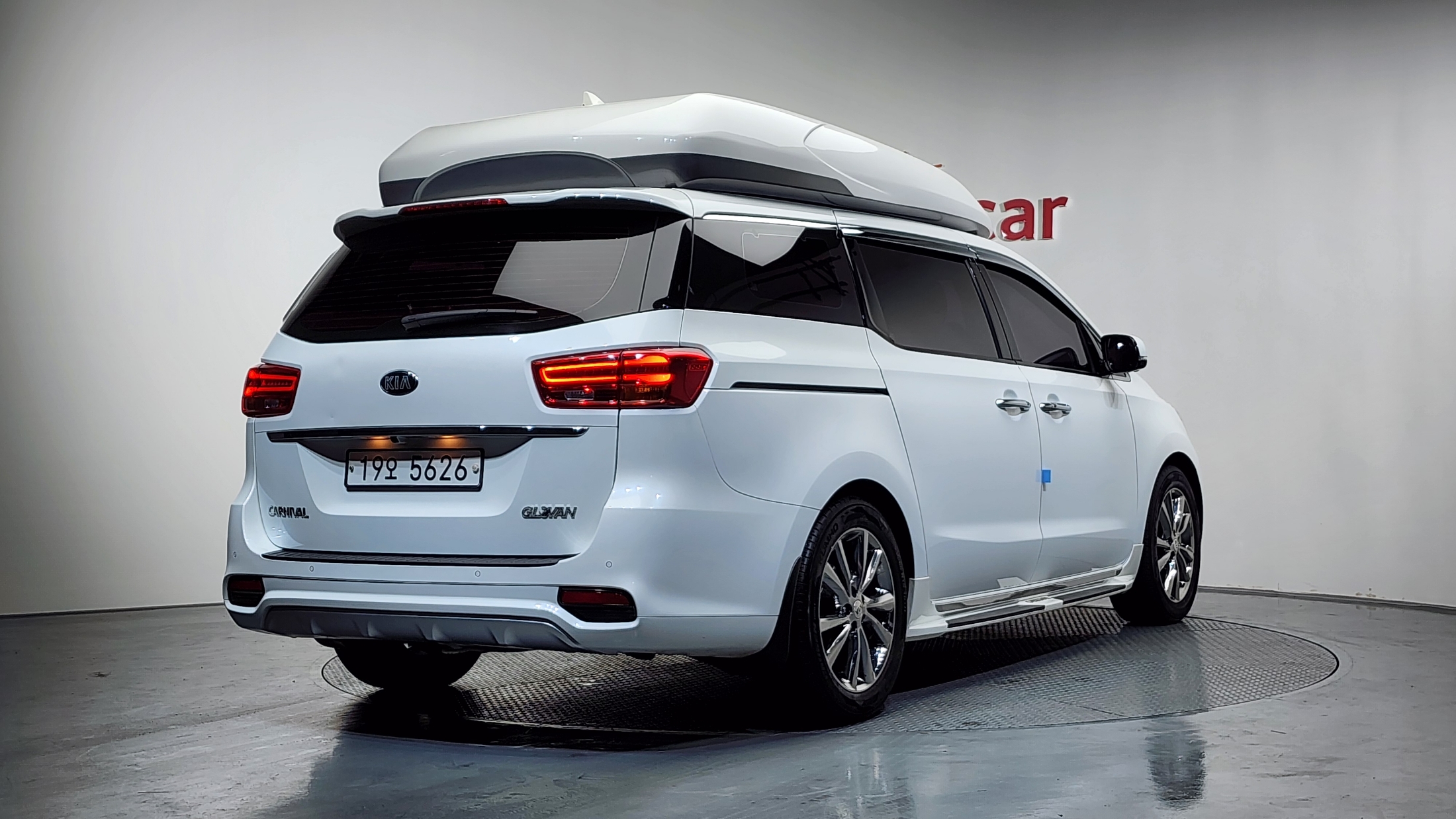 KIA CARNIVAL photo 2
