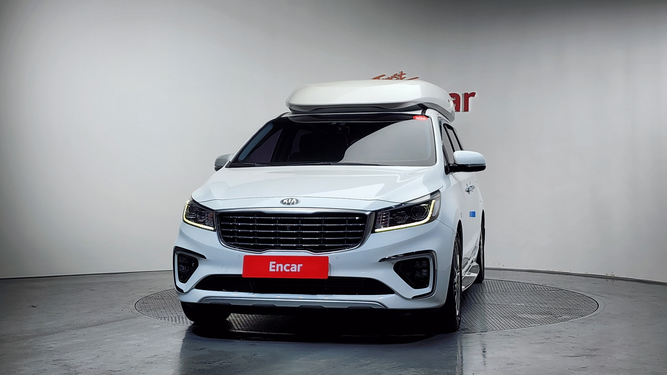 KIA CARNIVAL photo 3