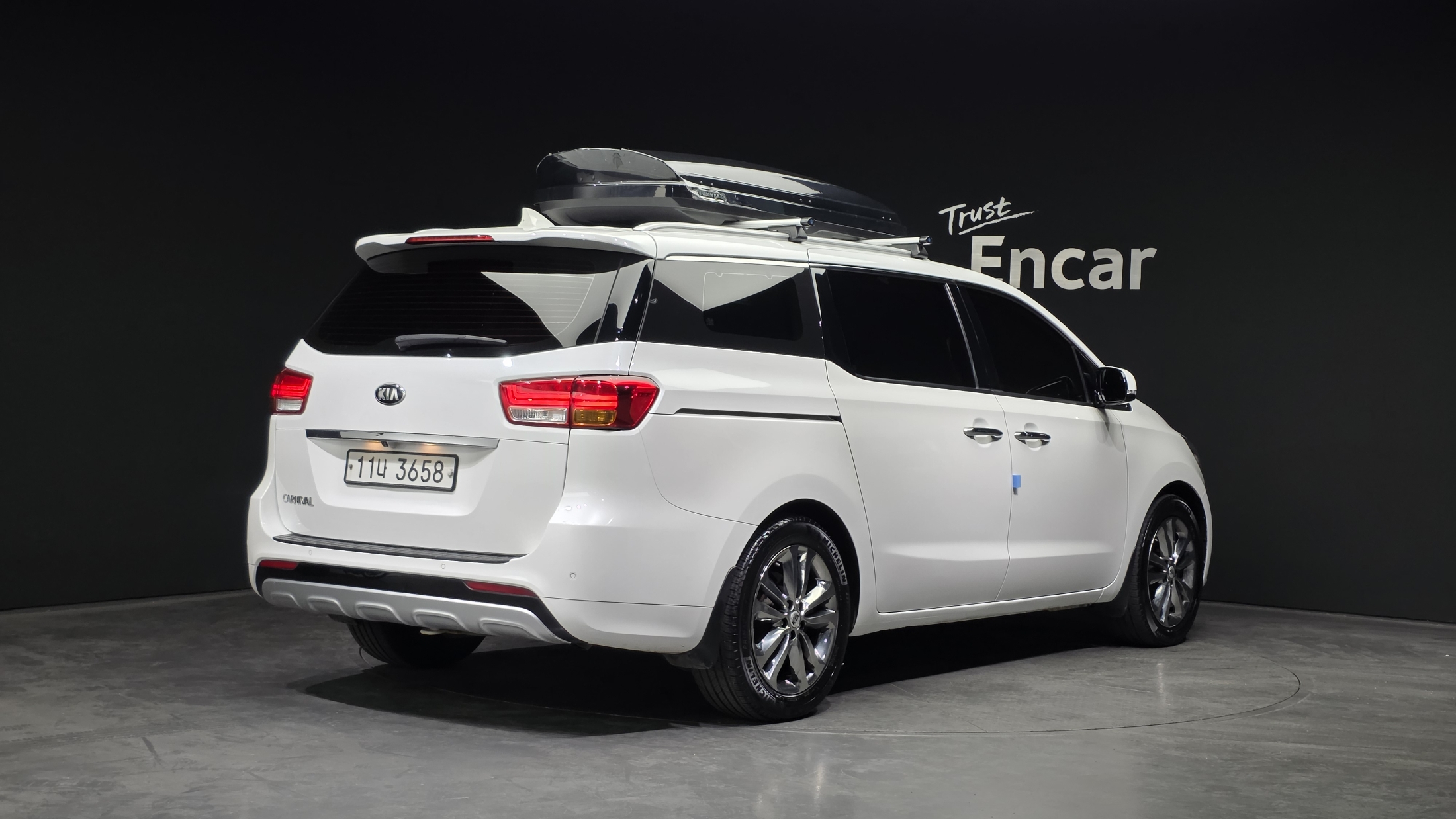 KIA CARNIVAL photo 2