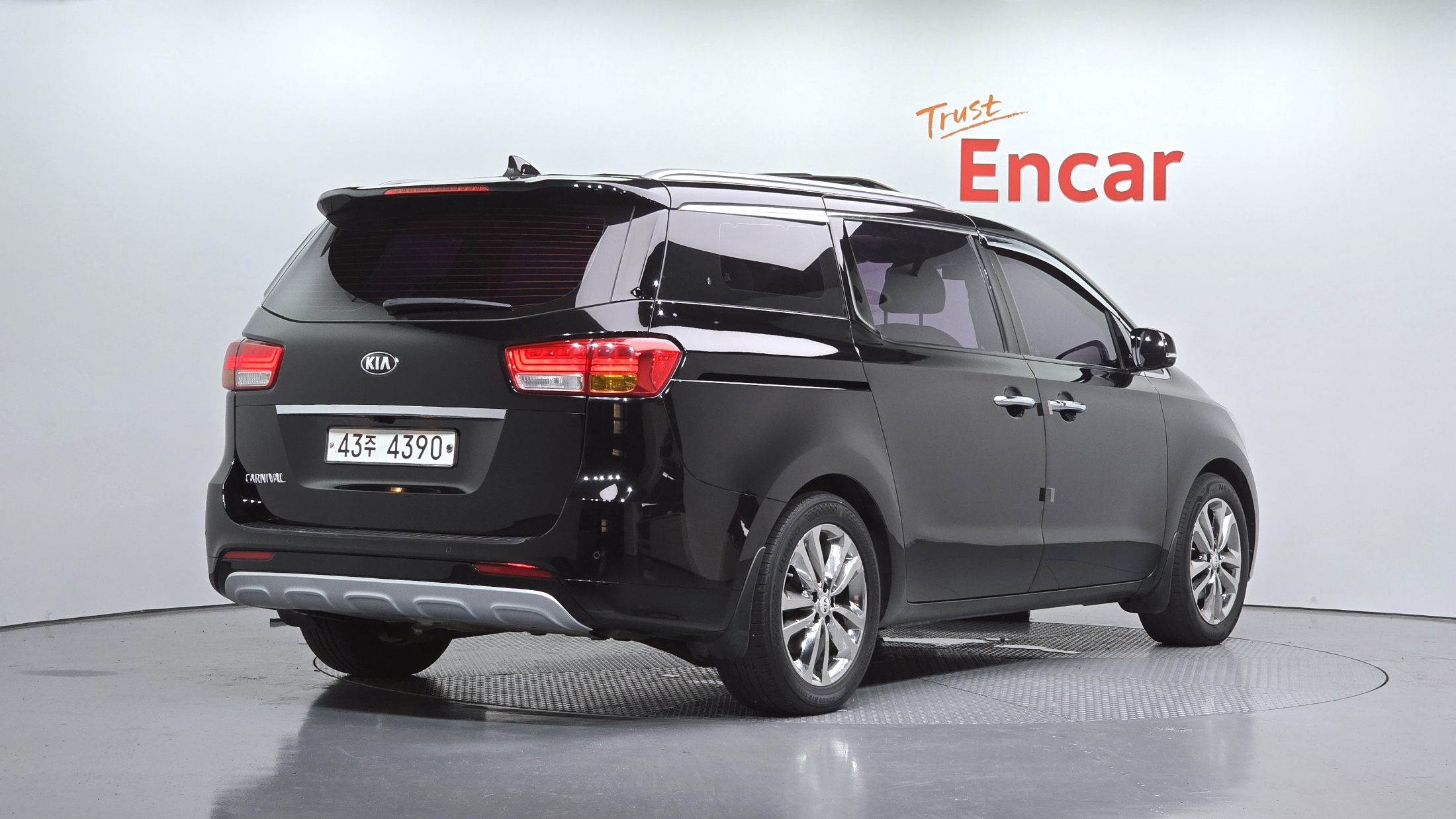 KIA CARNIVAL photo 2
