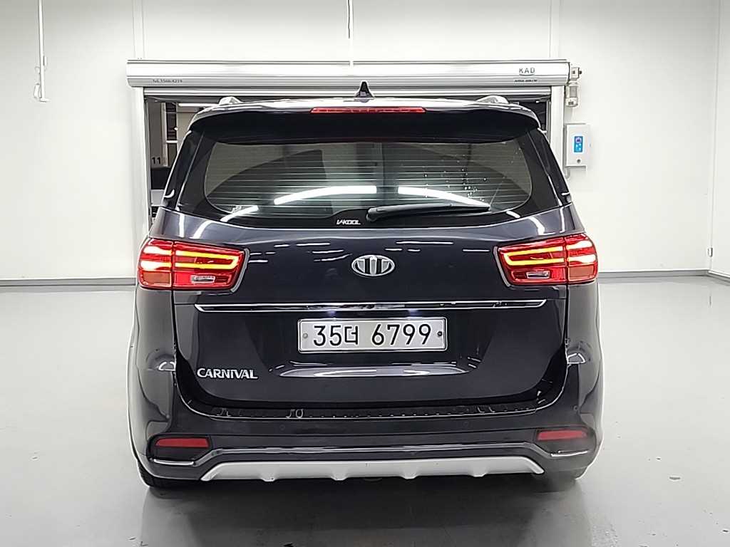 KIA CARNIVAL photo 3