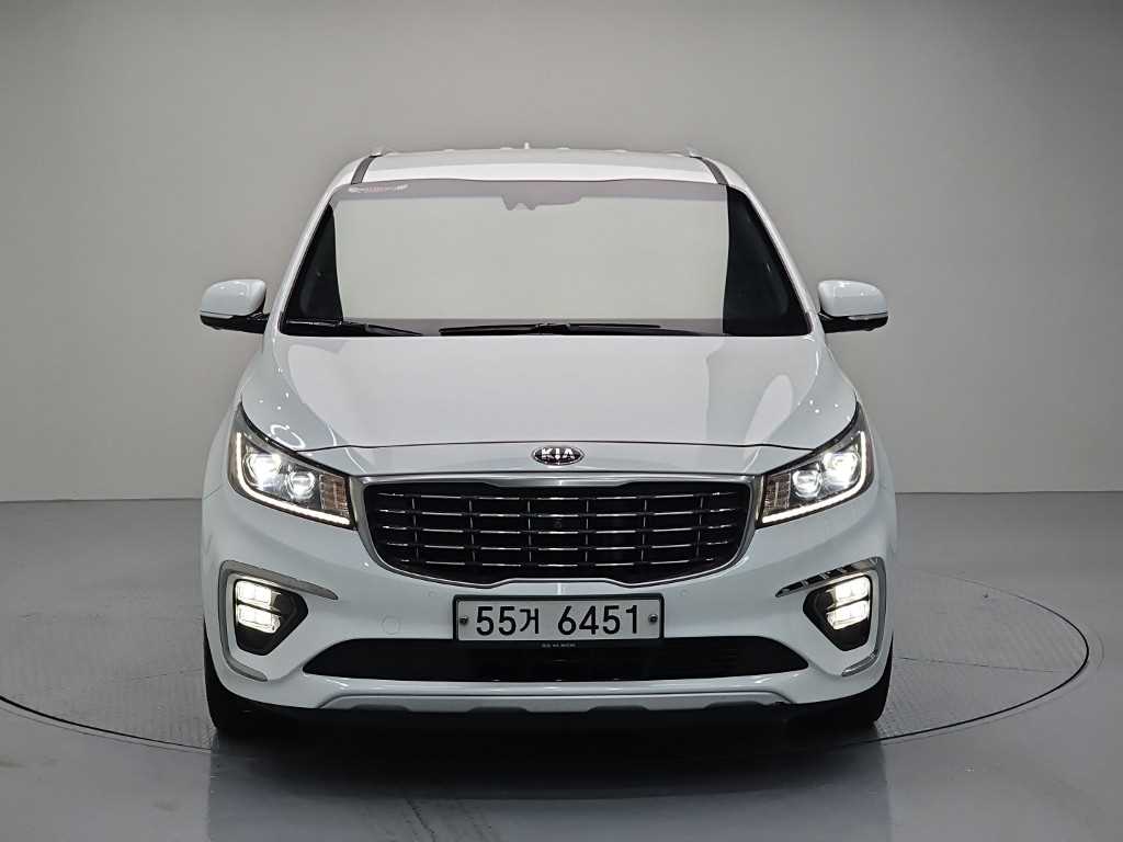 KIA CARNIVAL photo 2