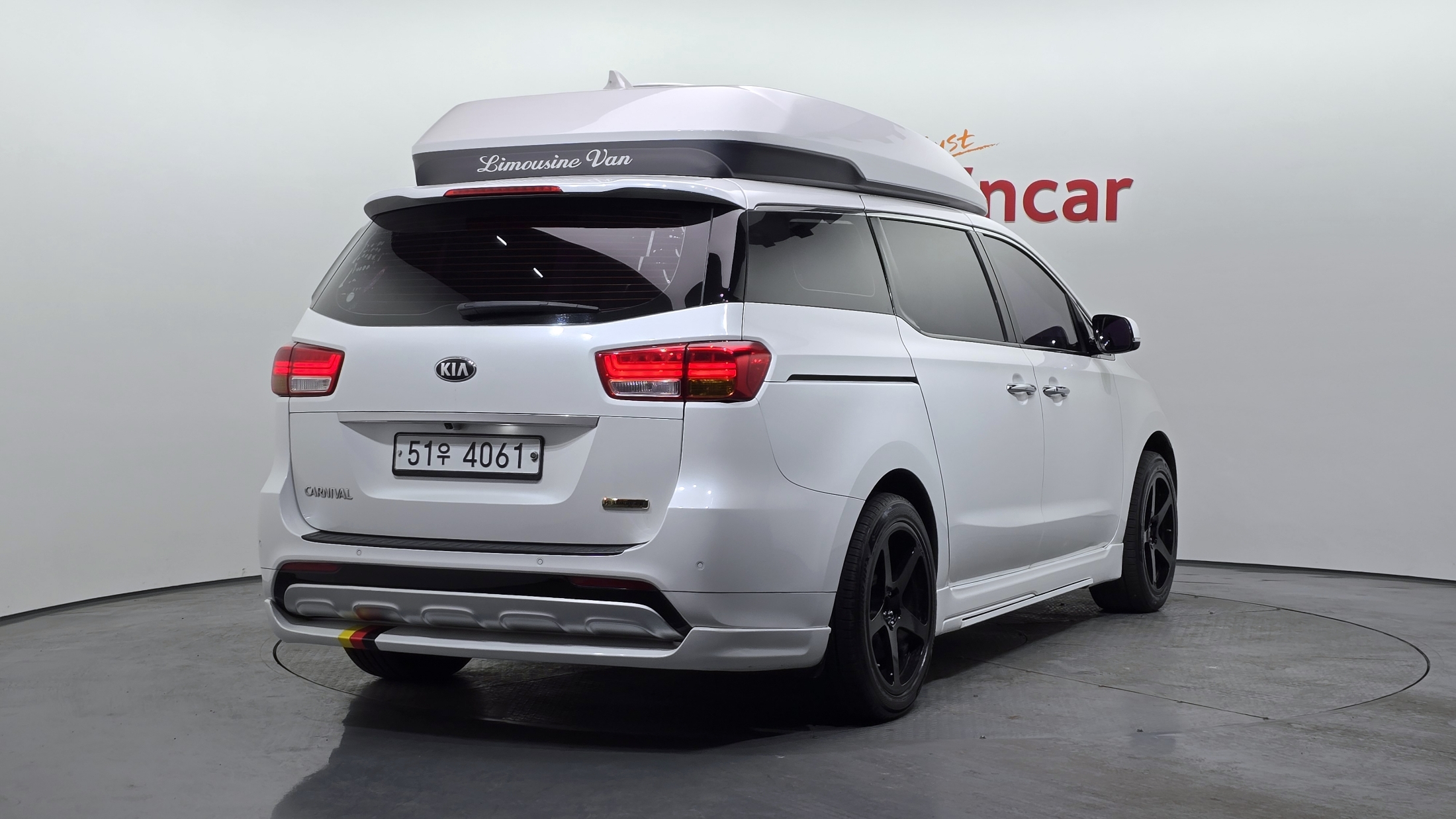KIA CARNIVAL photo 2