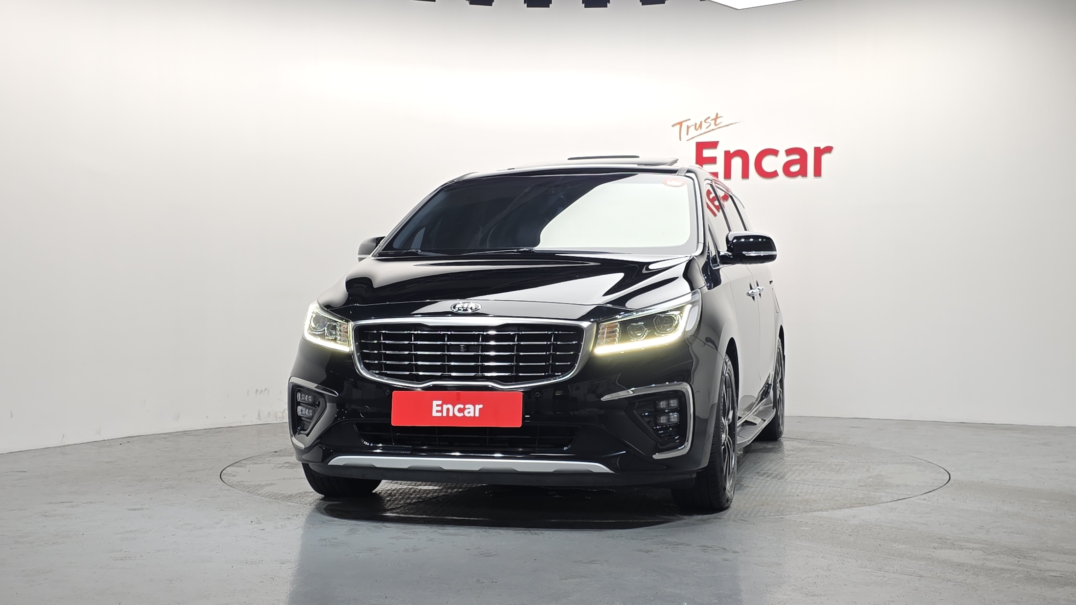 KIA CARNIVAL photo 3