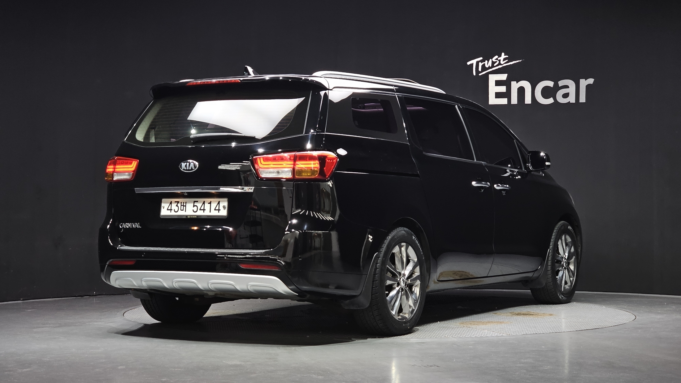 KIA CARNIVAL photo 2