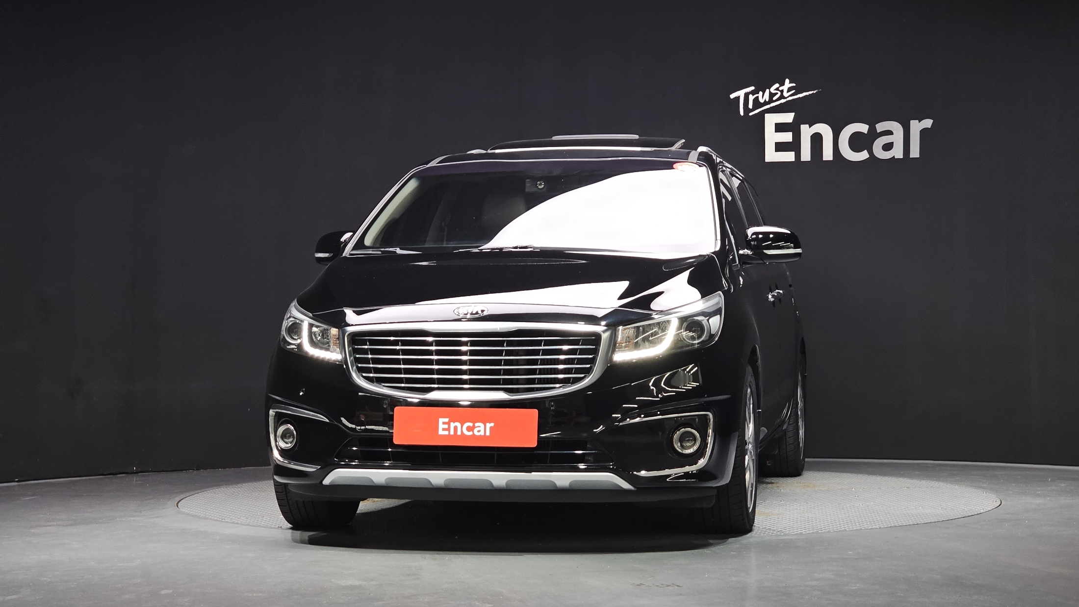 KIA CARNIVAL photo 3