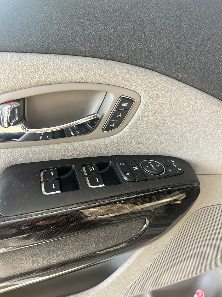 KIA CARNIVAL photo 3
