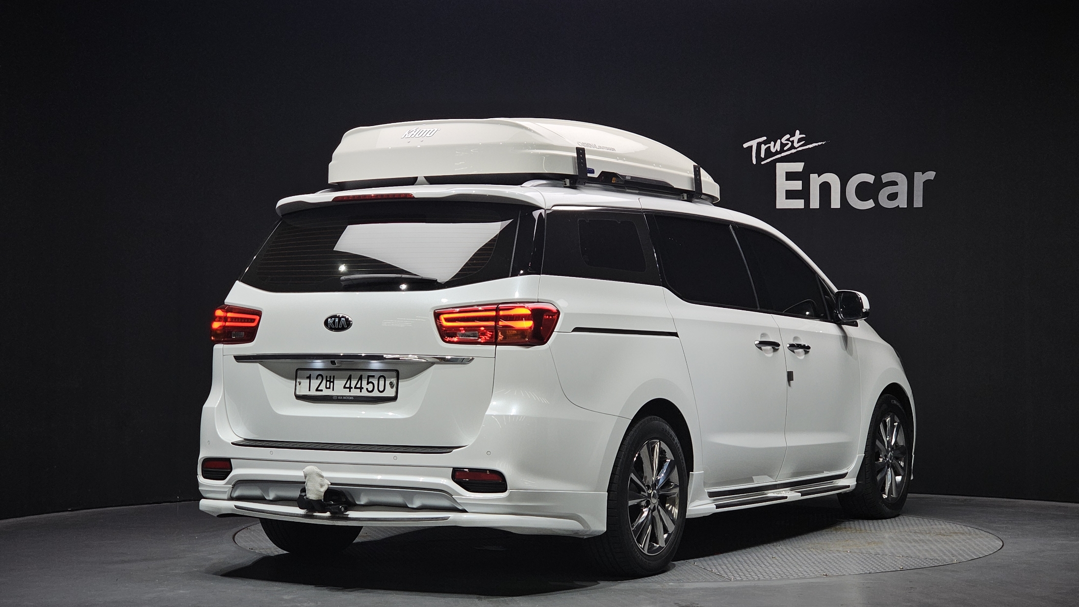 KIA CARNIVAL photo 2