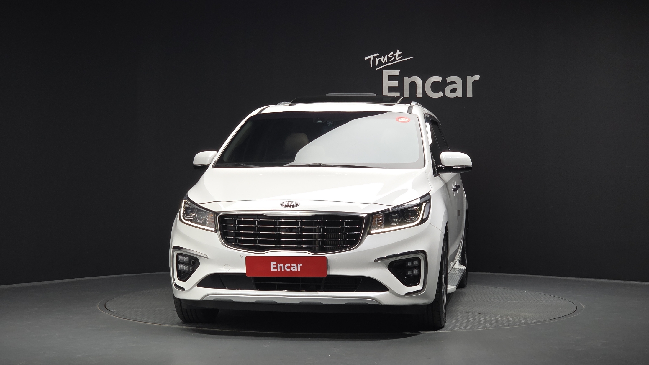 KIA CARNIVAL photo 3