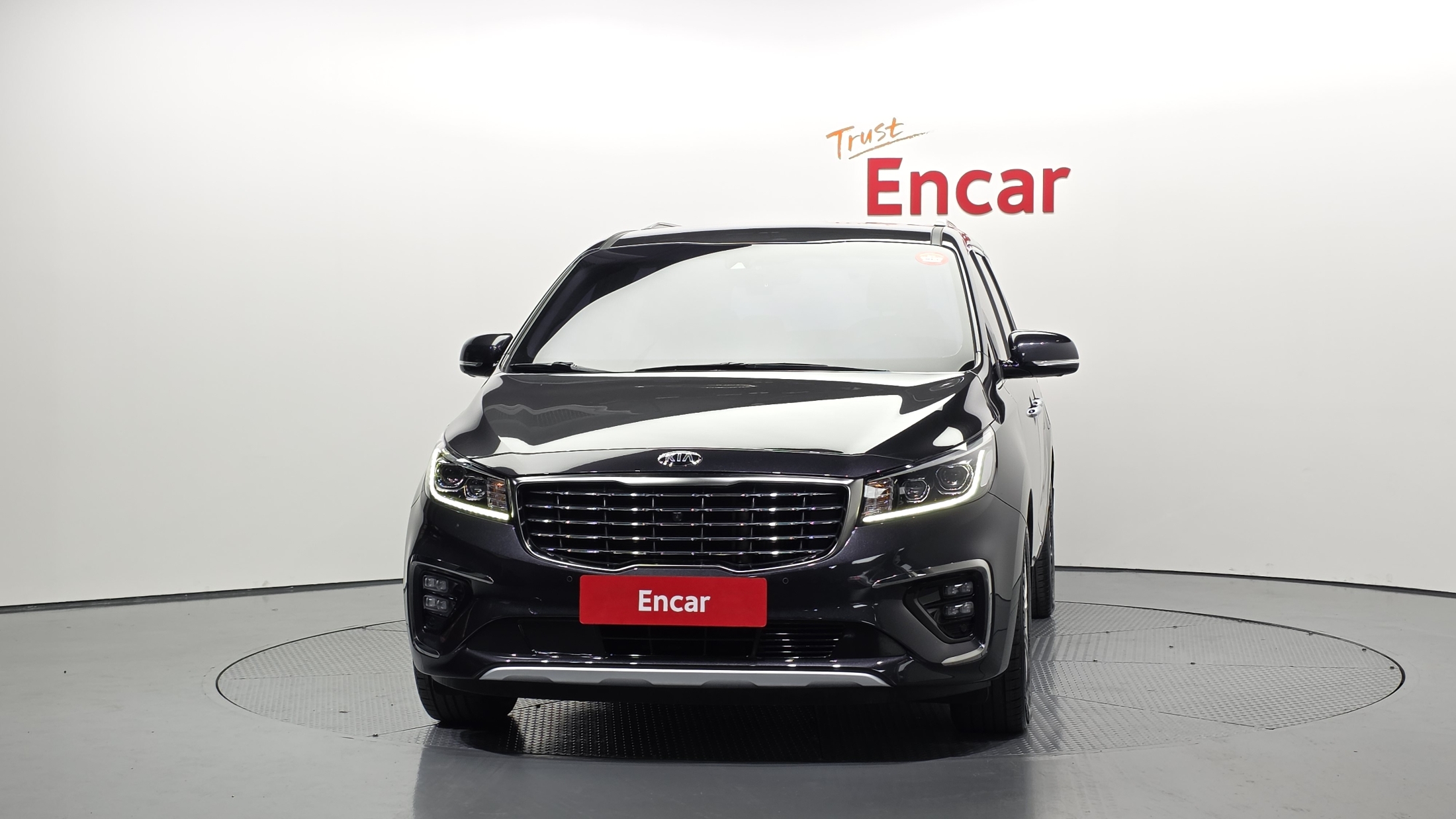 KIA CARNIVAL photo 3