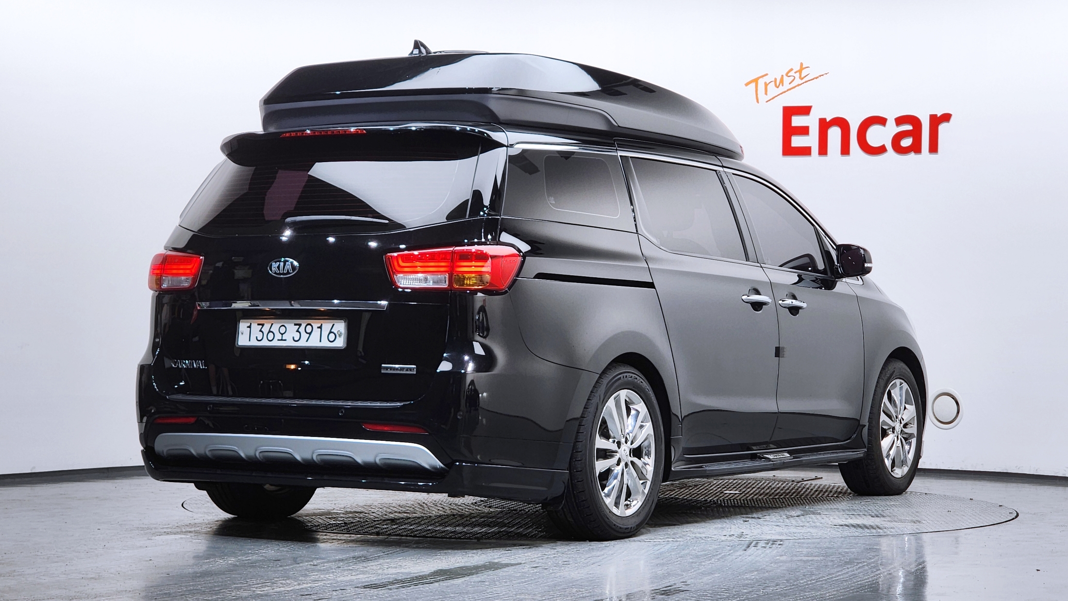 KIA CARNIVAL photo 2