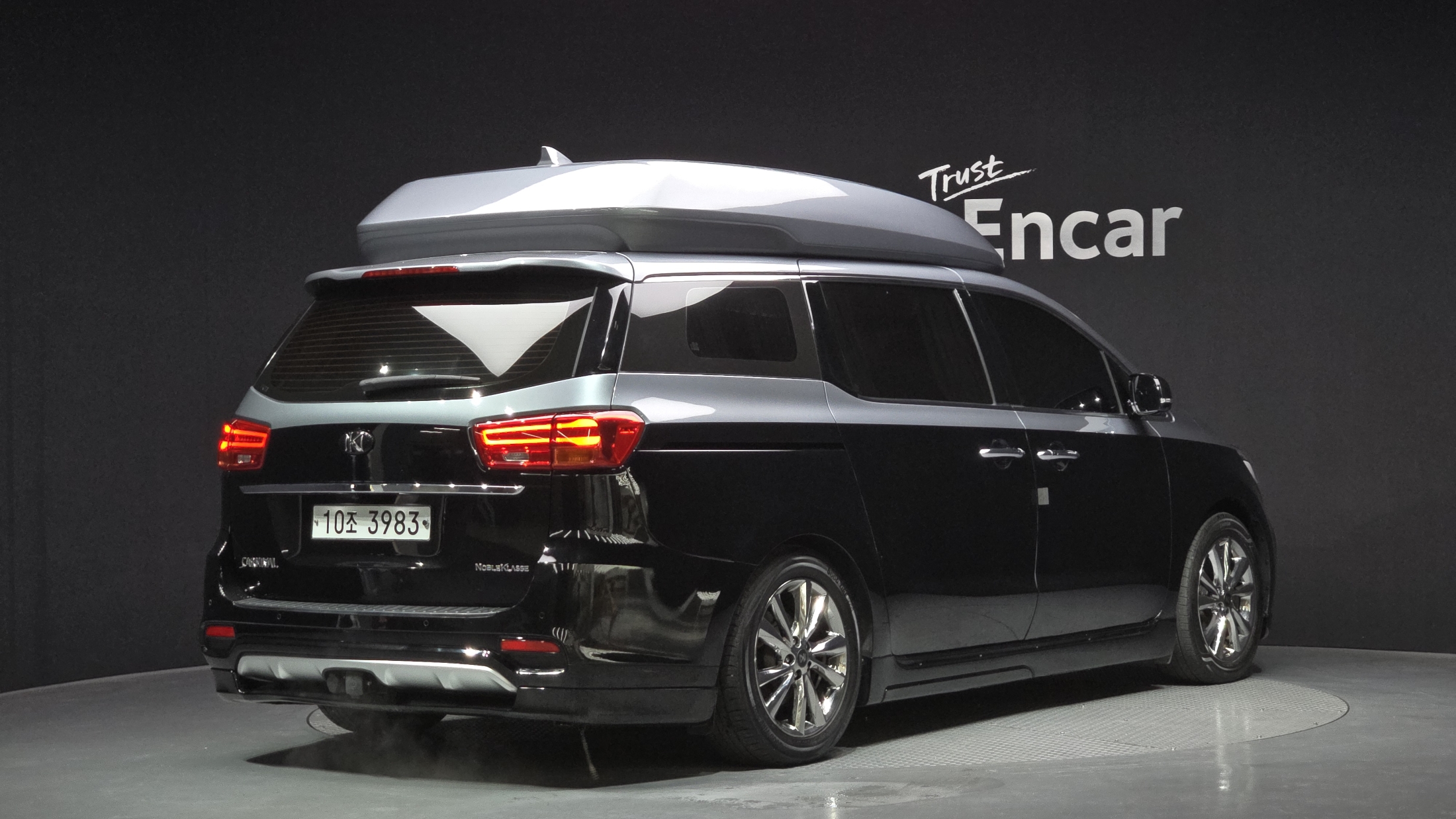 KIA CARNIVAL photo 2