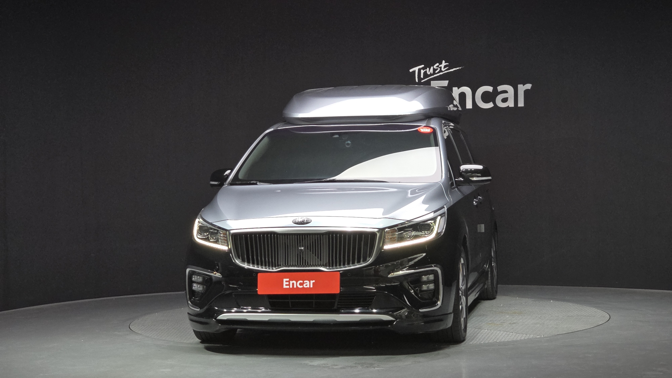 KIA CARNIVAL photo 3