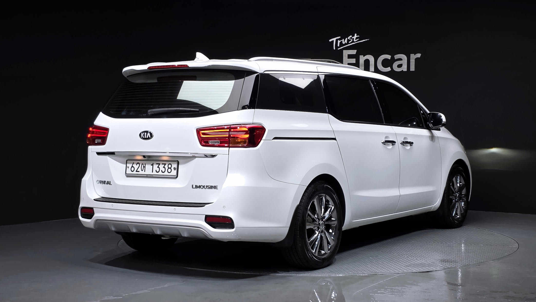 KIA CARNIVAL photo 2