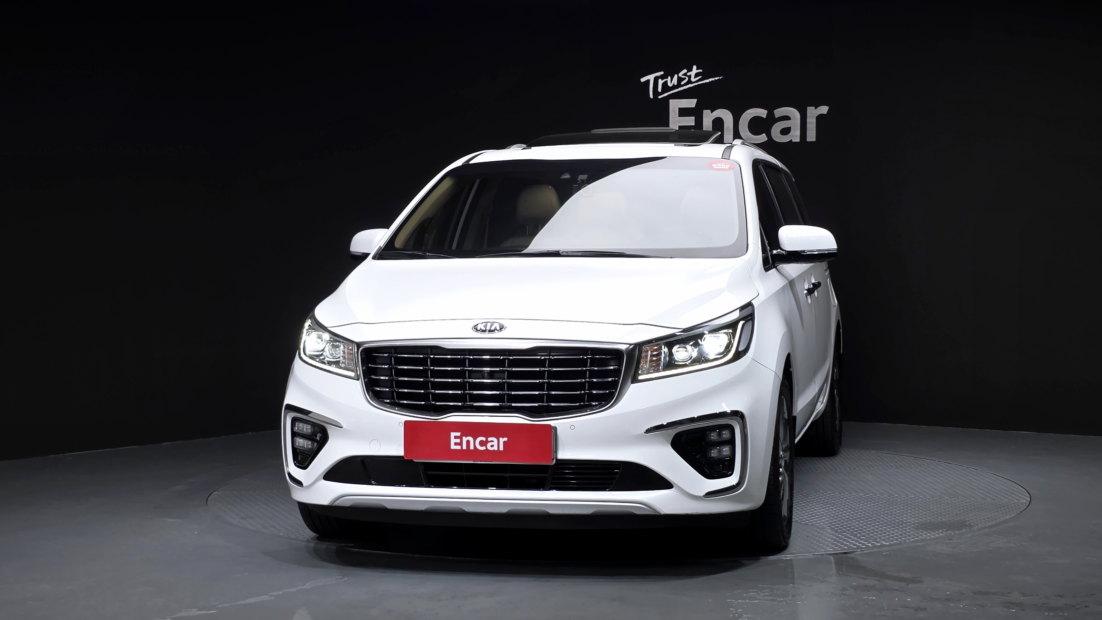 KIA CARNIVAL photo 3