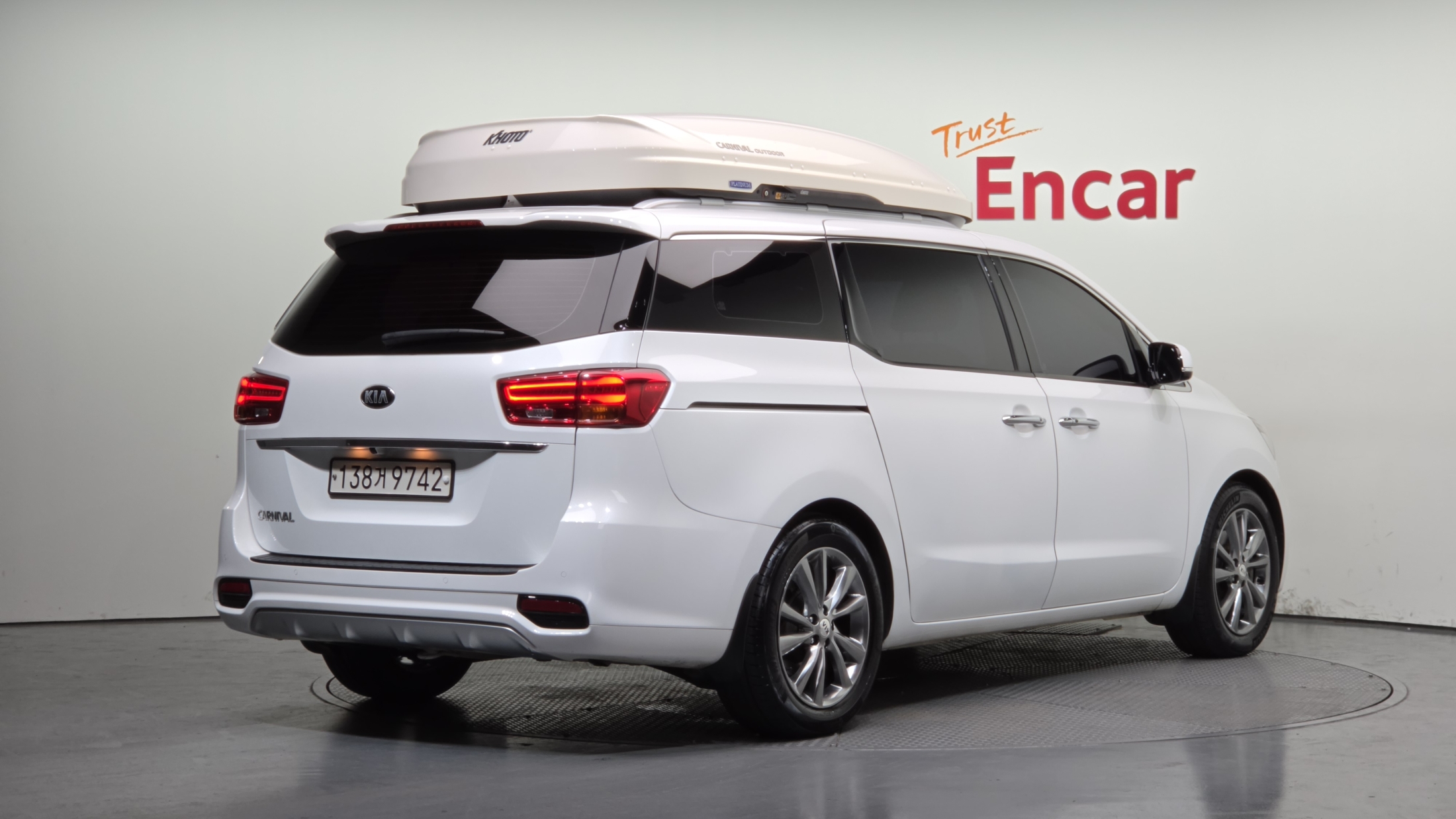 KIA CARNIVAL photo 2