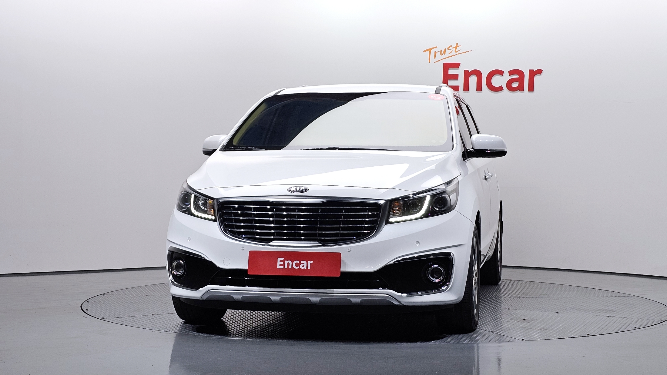 KIA CARNIVAL photo 3
