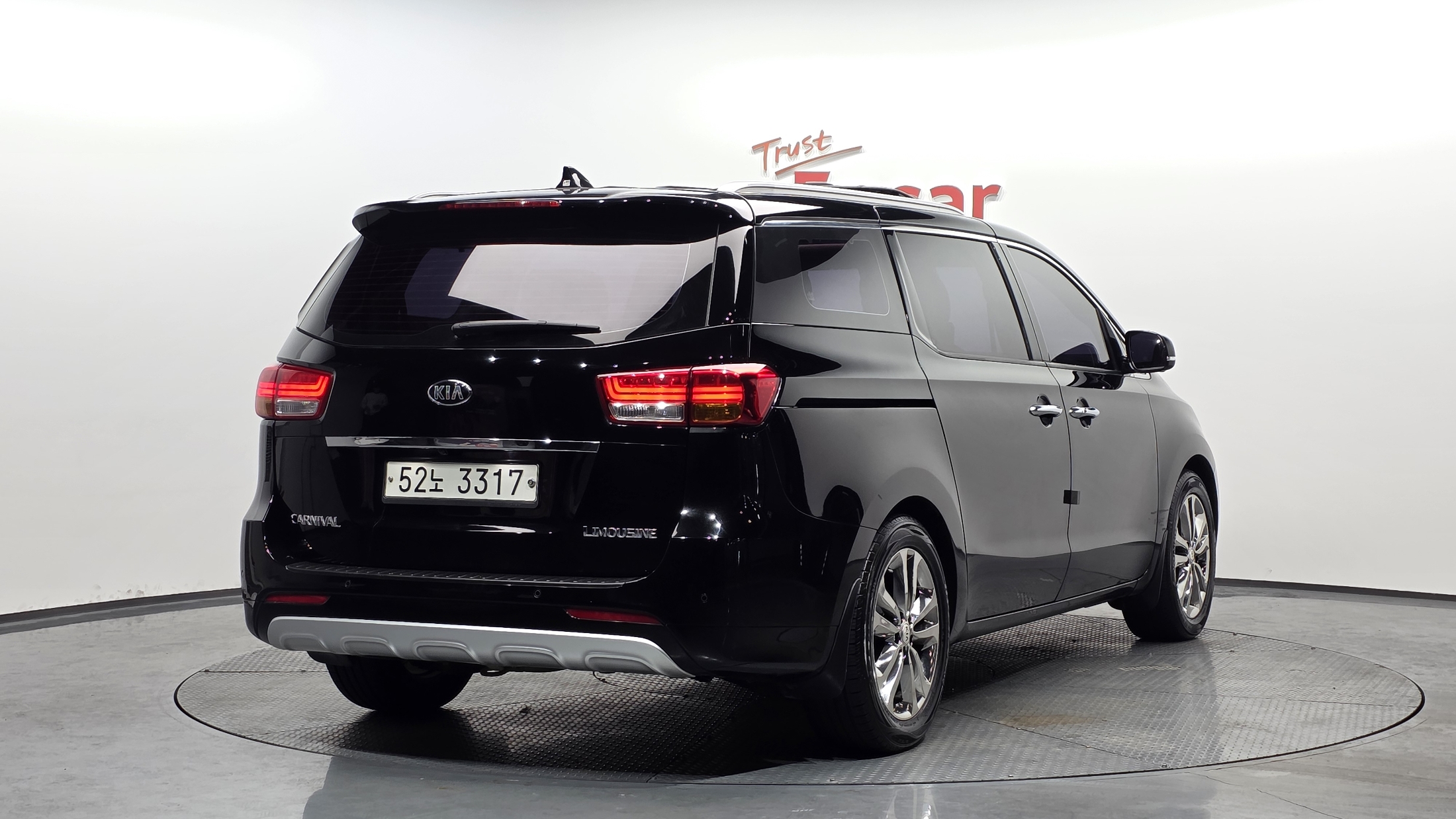 KIA CARNIVAL photo 2