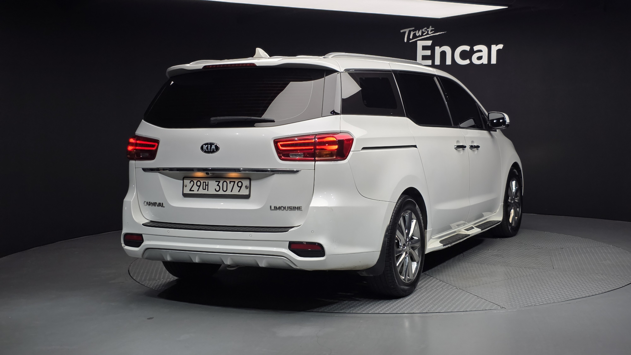 KIA CARNIVAL photo 3