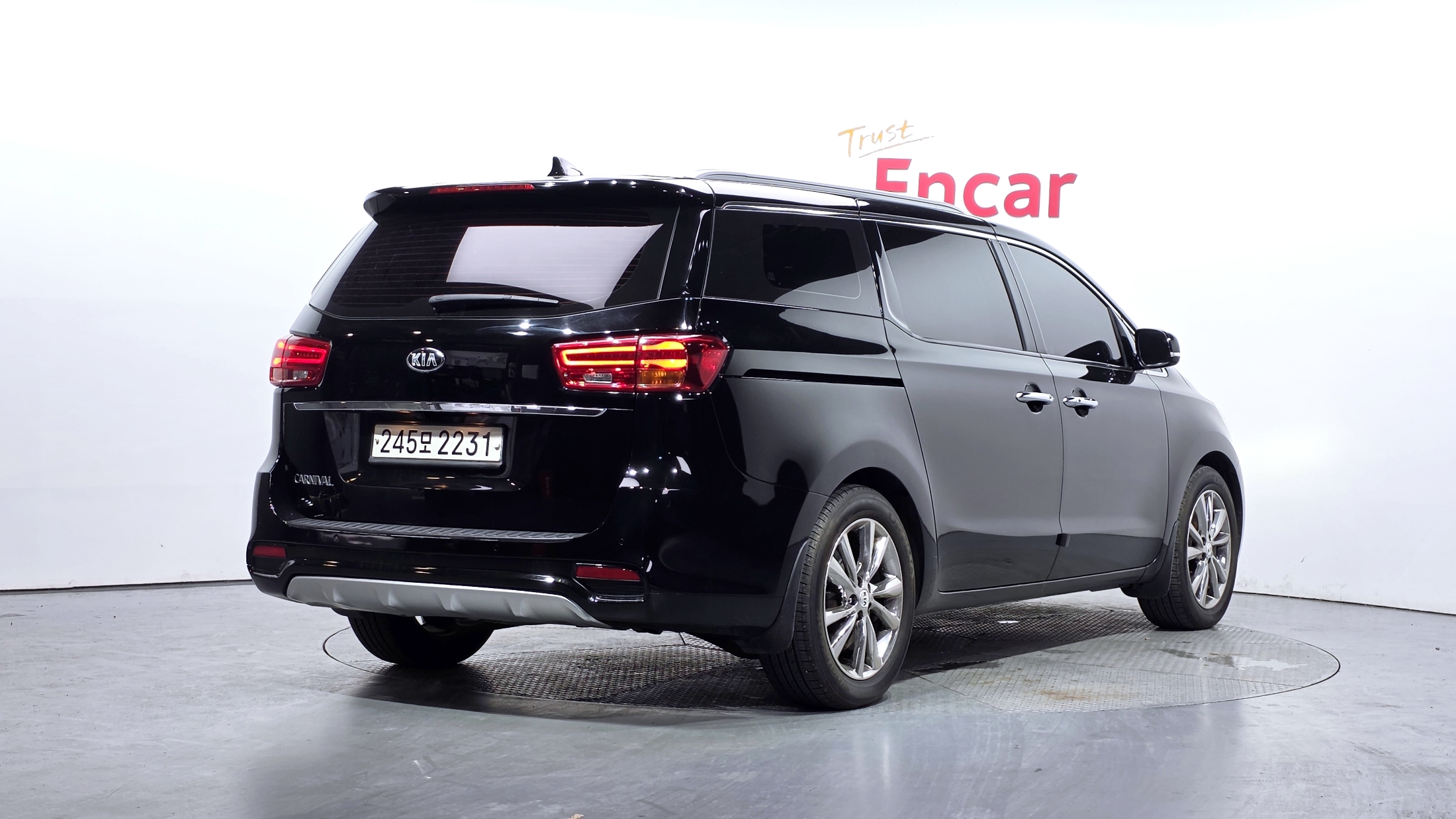 KIA CARNIVAL photo 2