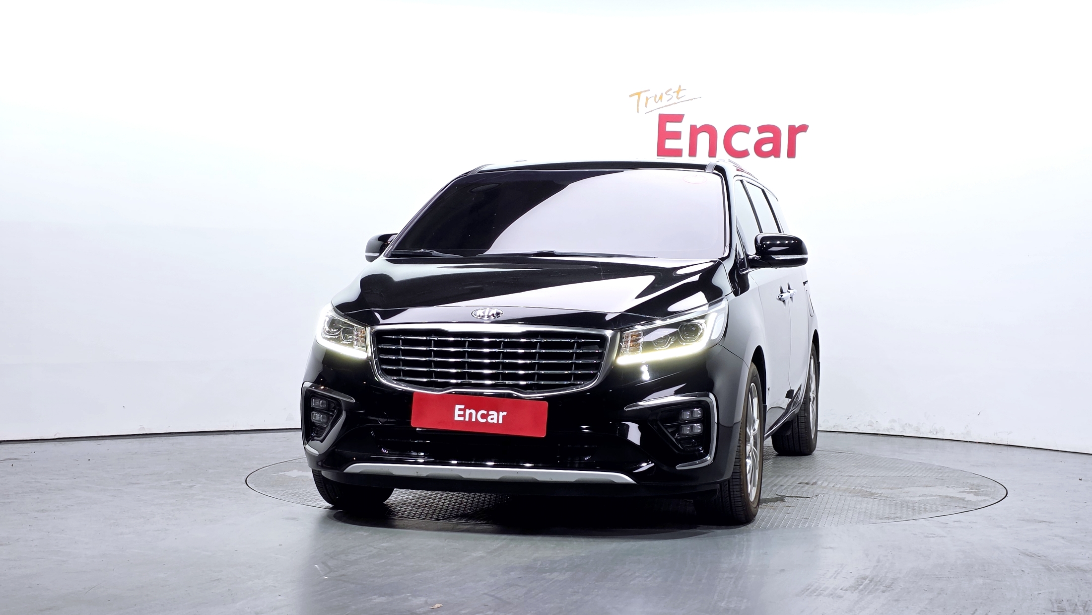 KIA CARNIVAL photo 3