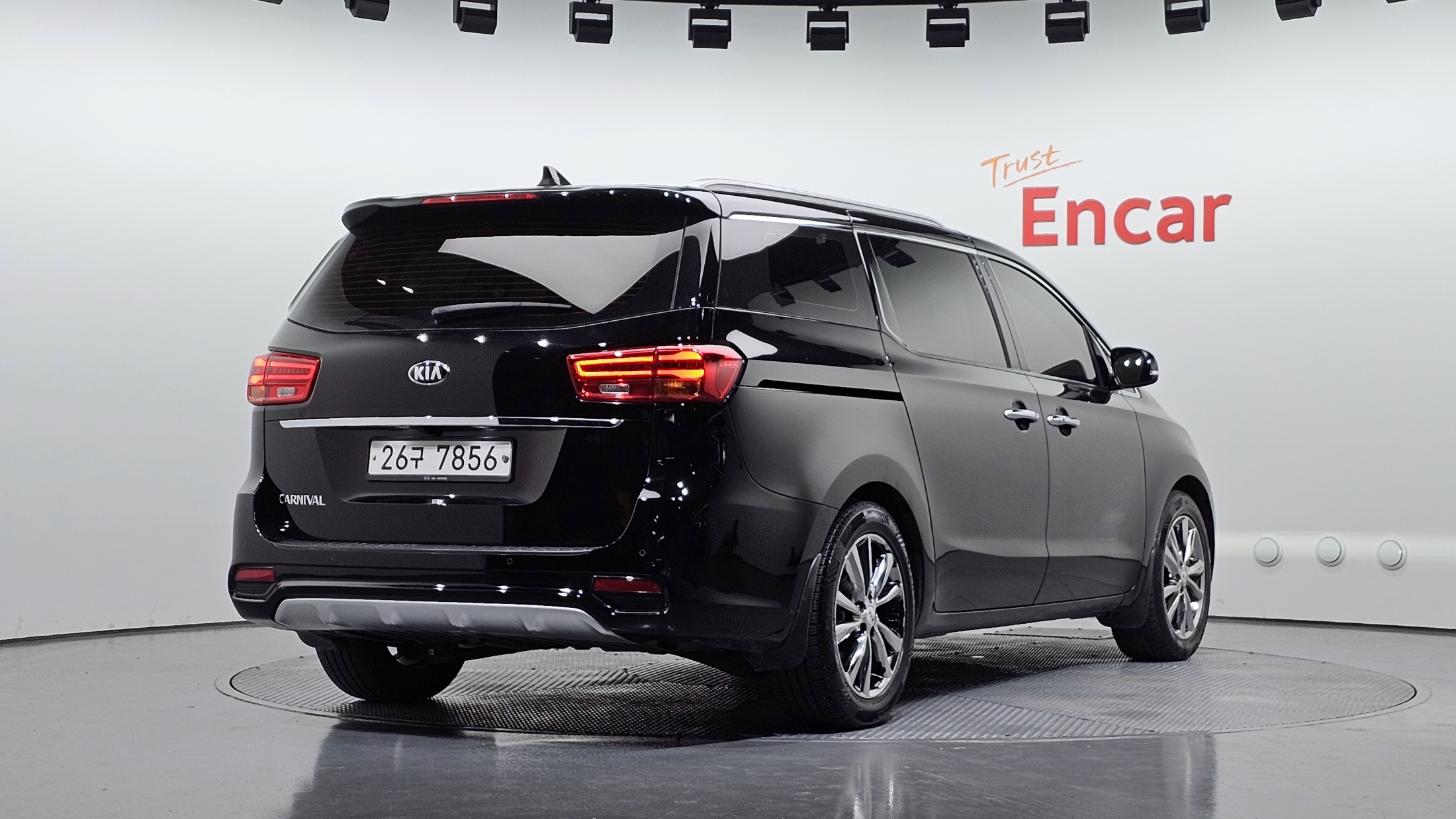KIA CARNIVAL photo 2