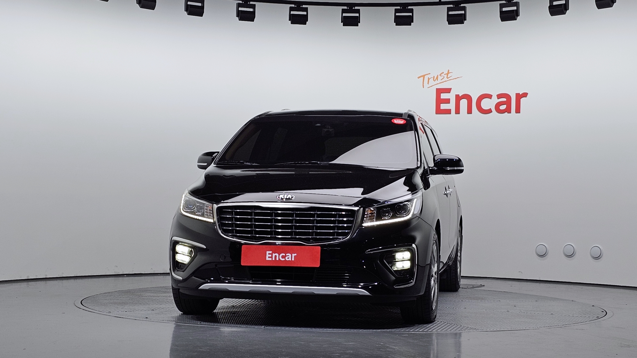KIA CARNIVAL photo 3