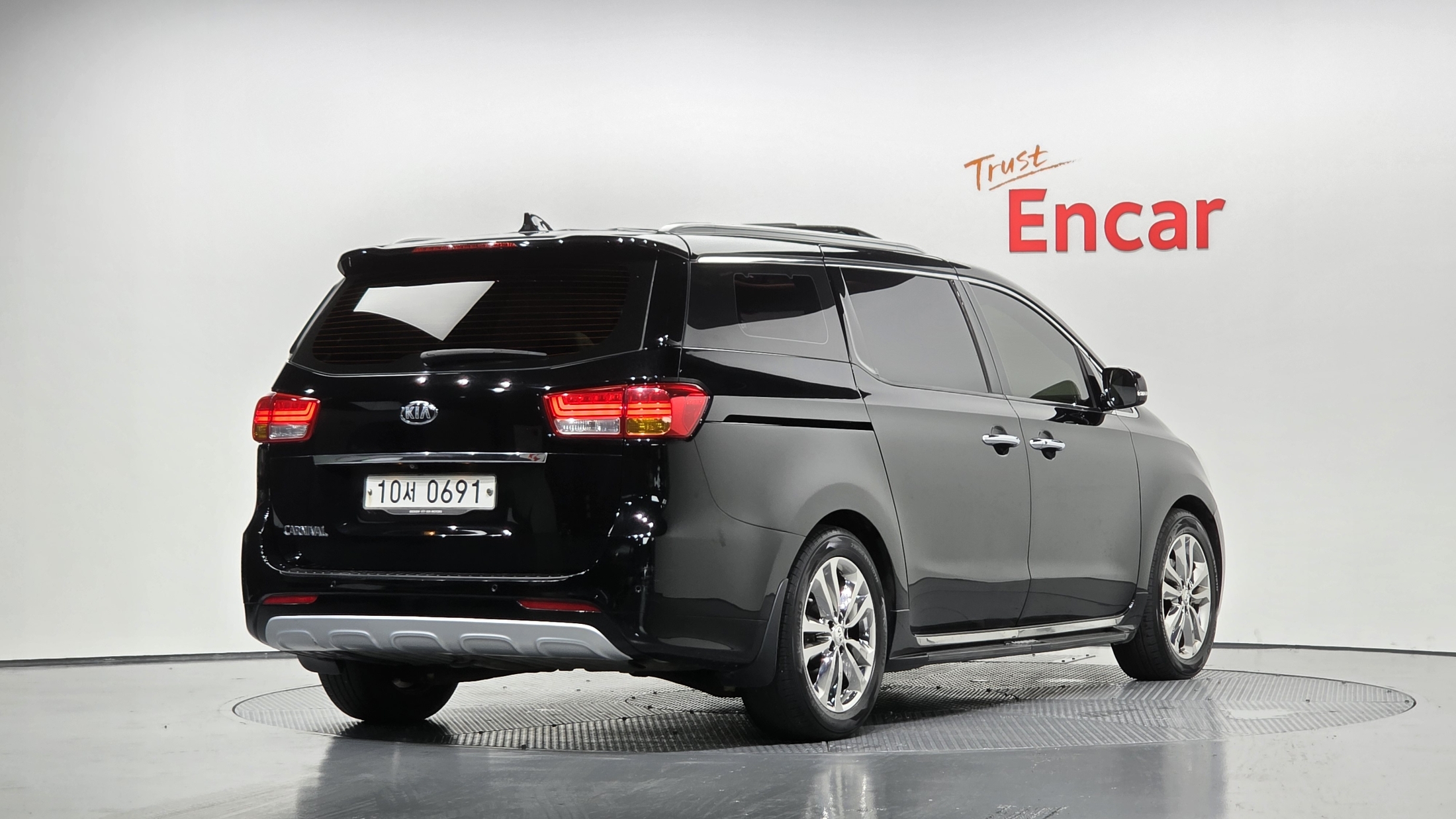 KIA CARNIVAL photo 2