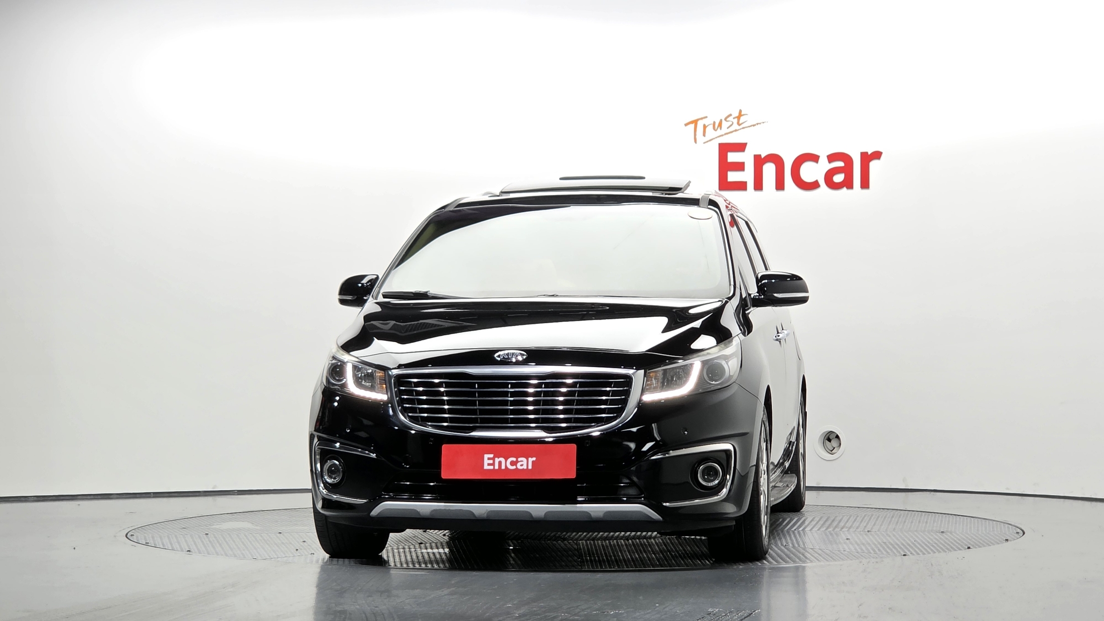 KIA CARNIVAL photo 3