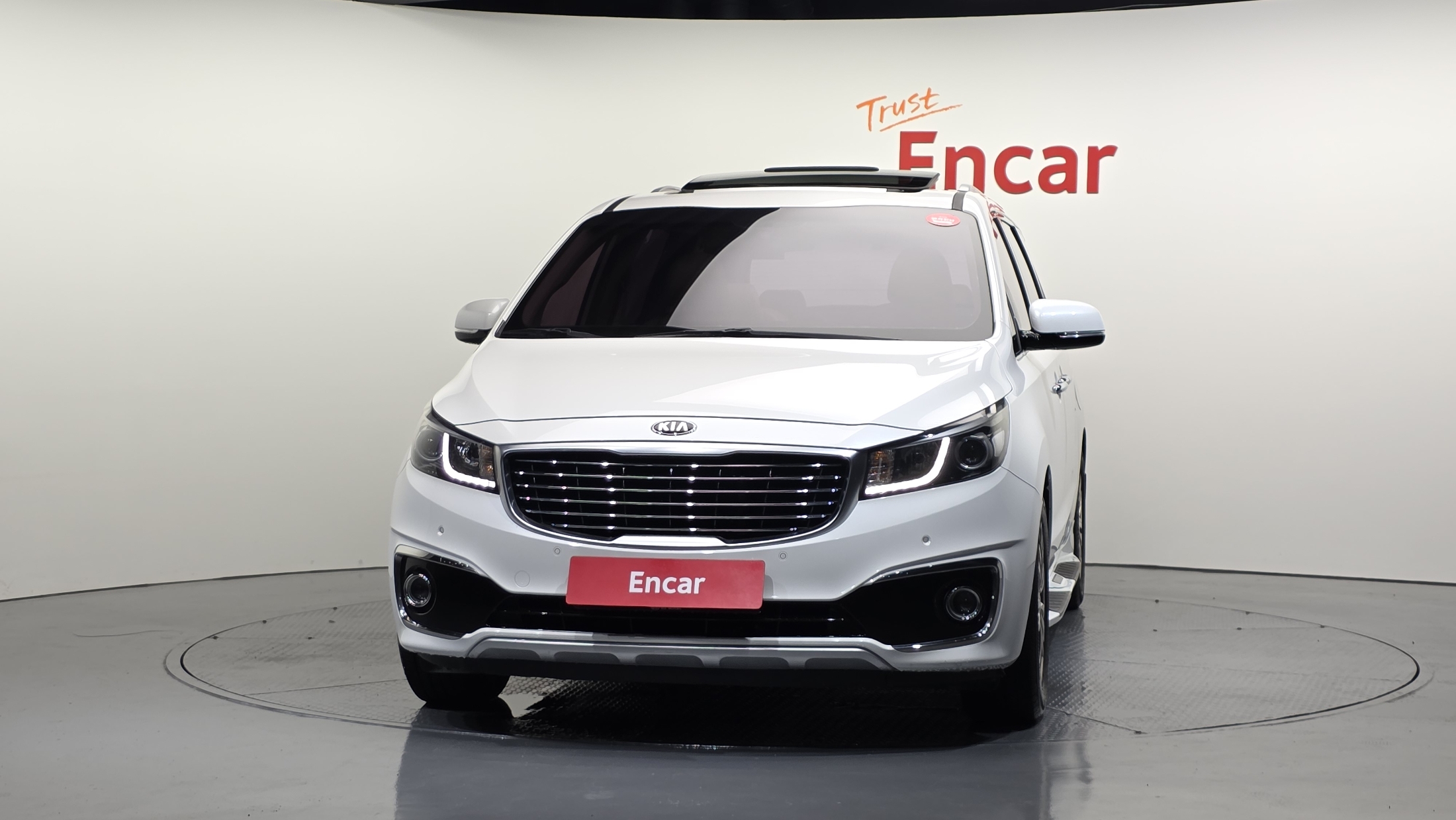 KIA CARNIVAL photo 3