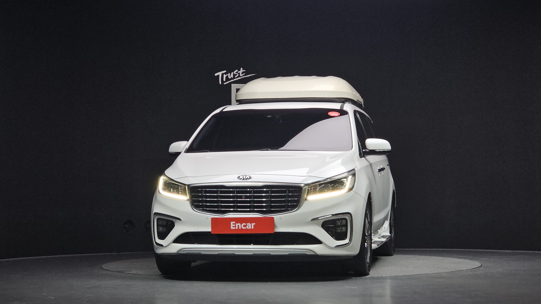 KIA CARNIVAL photo 3