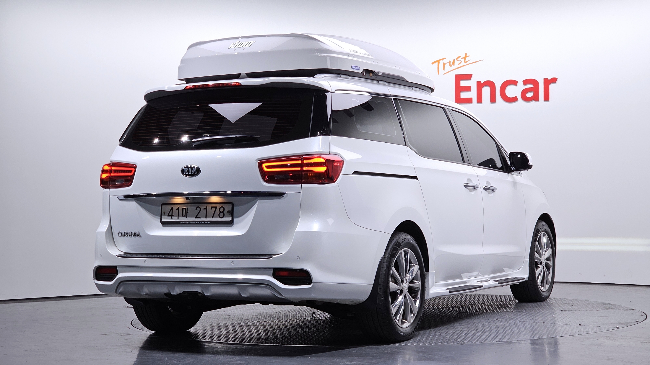 KIA CARNIVAL photo 2