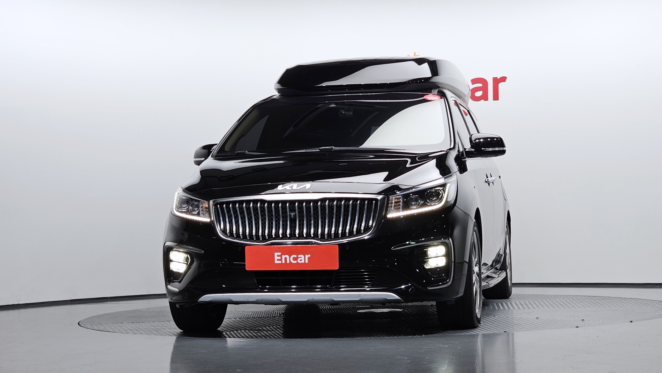 KIA CARNIVAL photo 2