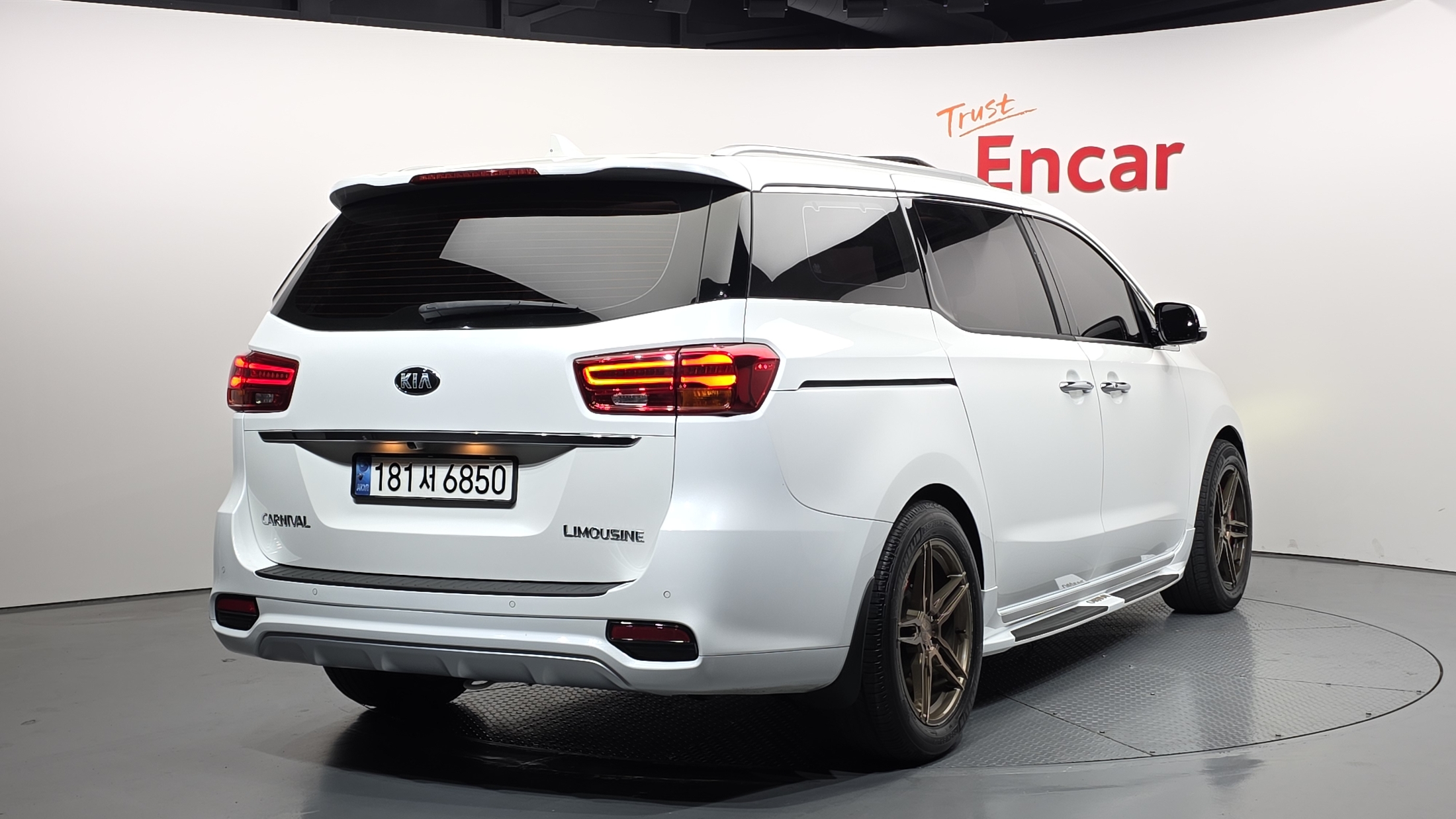 KIA CARNIVAL photo 2