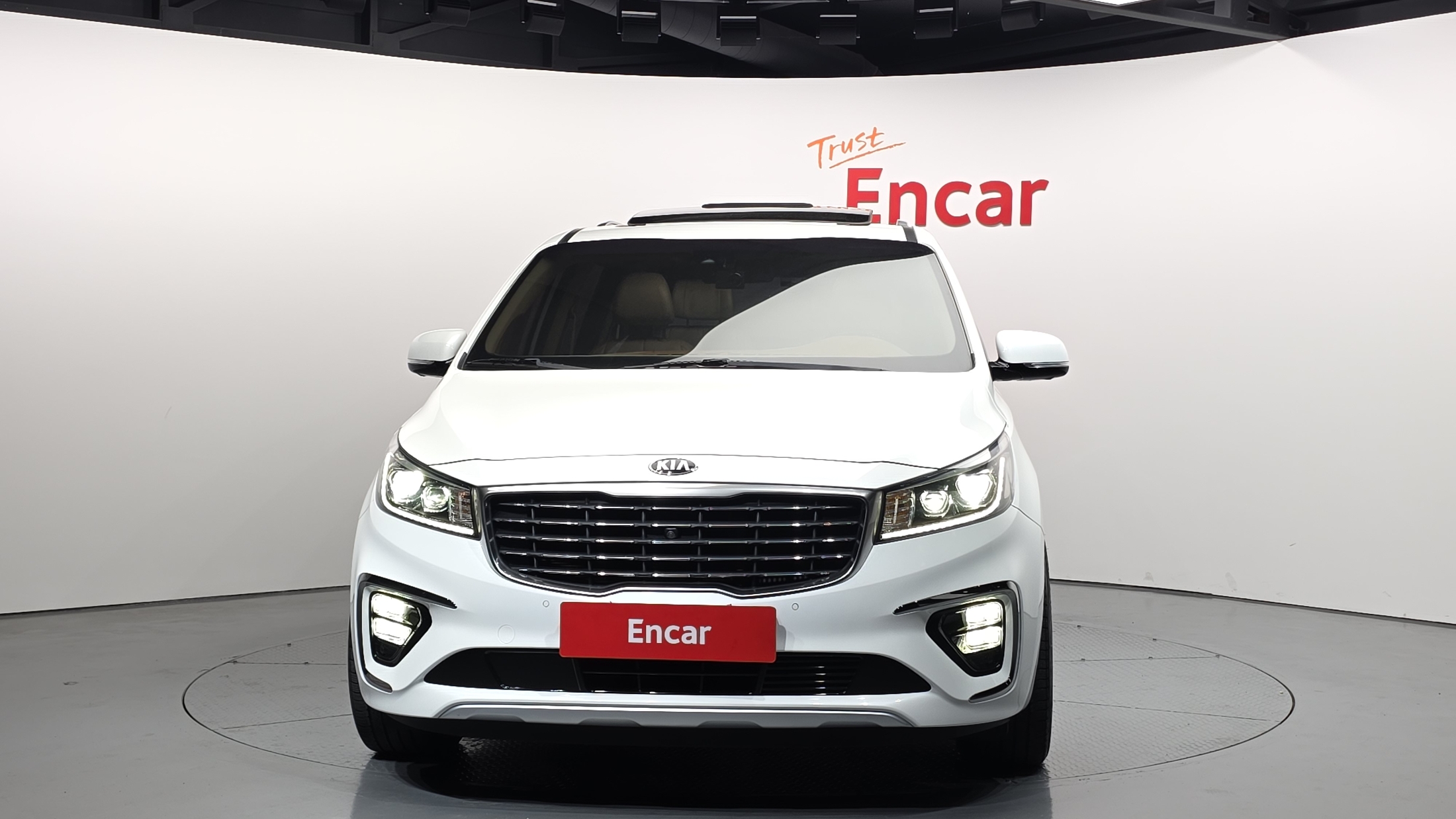 KIA CARNIVAL photo 3