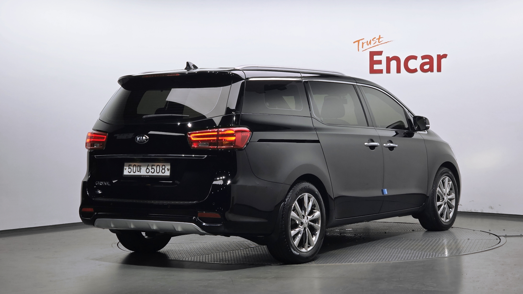KIA CARNIVAL photo 2