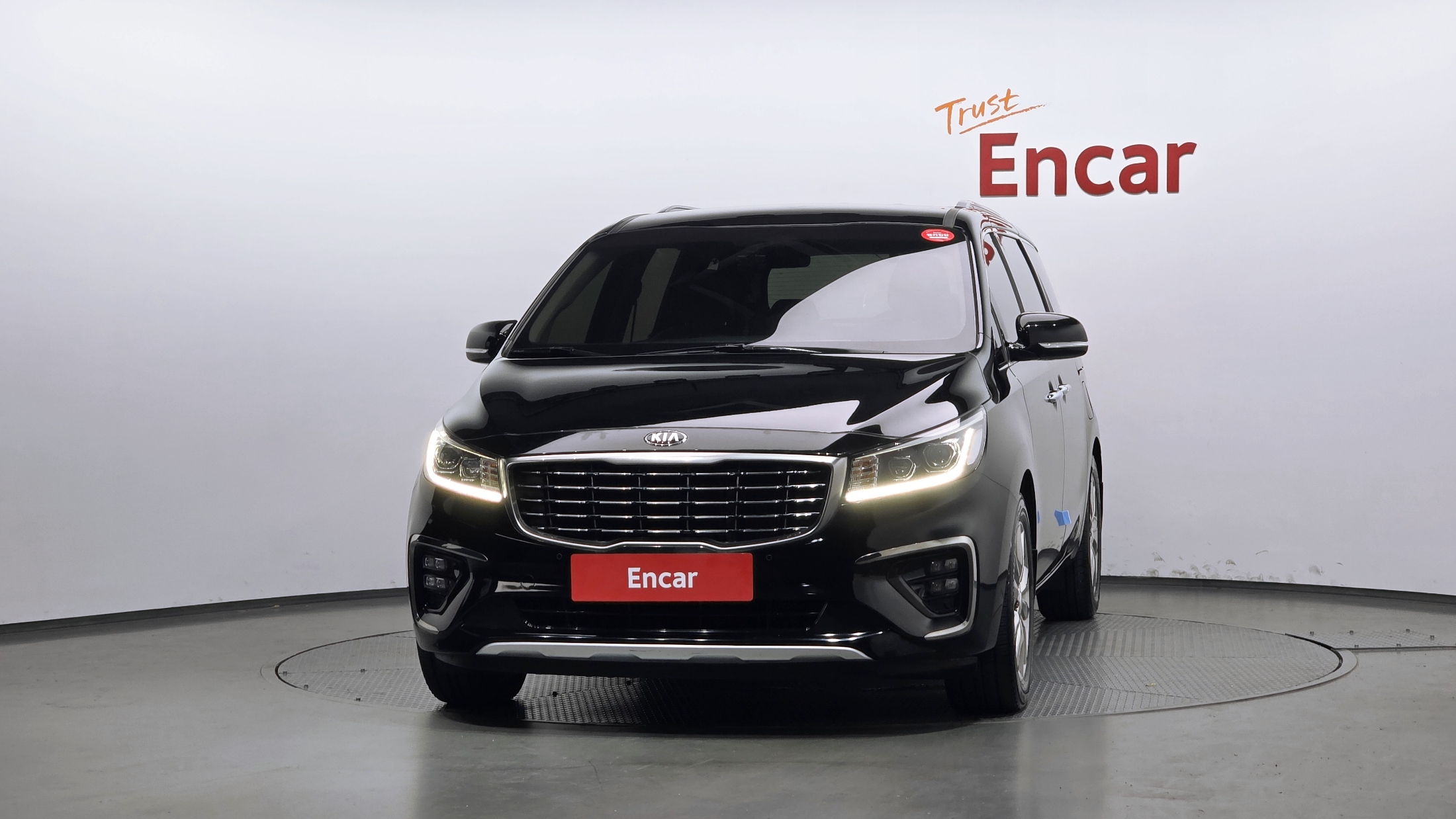 KIA CARNIVAL photo 3