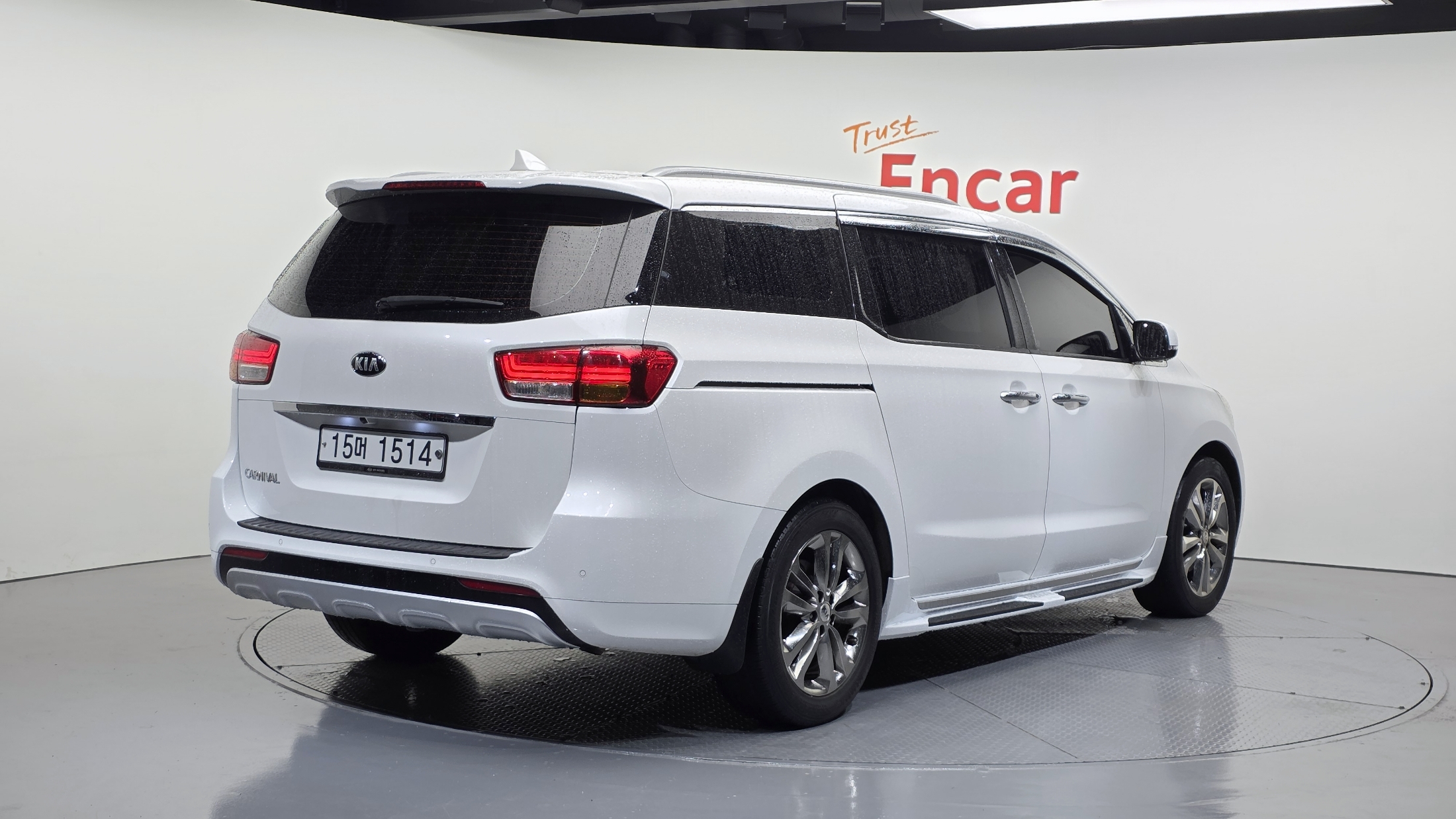 KIA CARNIVAL photo 2