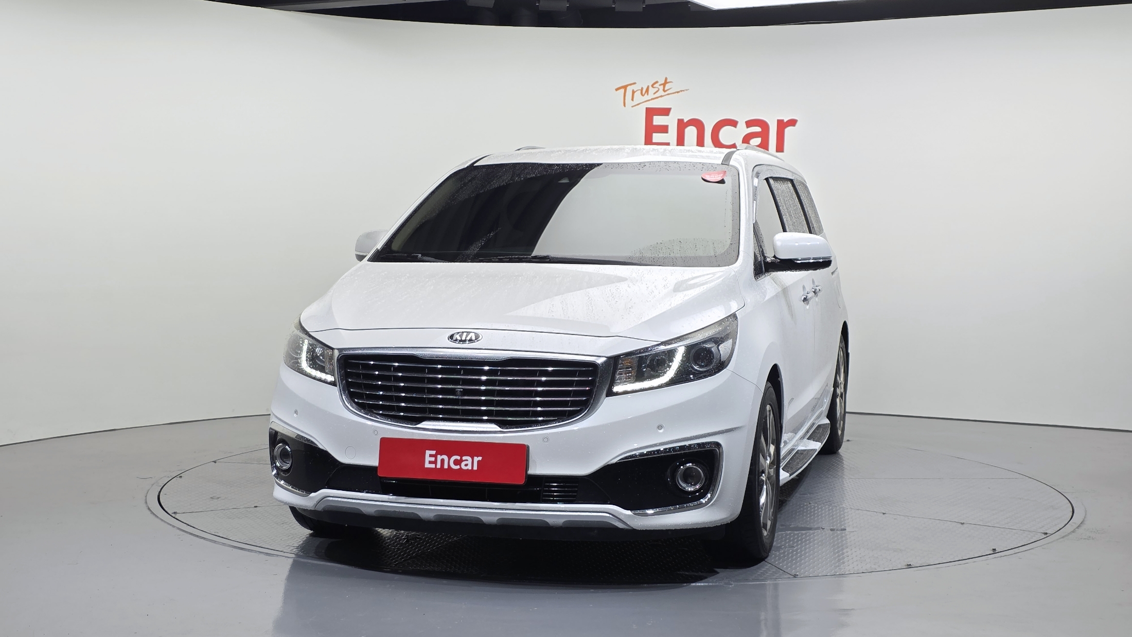 KIA CARNIVAL photo 3