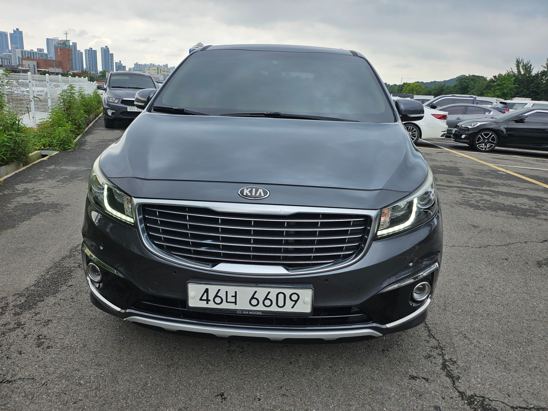 KIA CARNIVAL photo 2