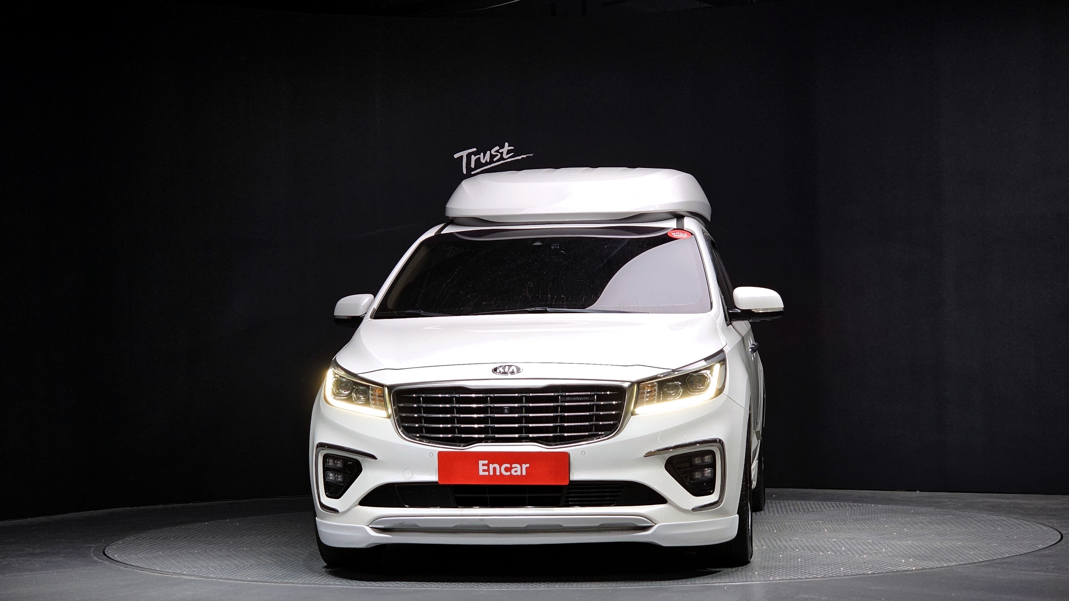 KIA CARNIVAL photo 3