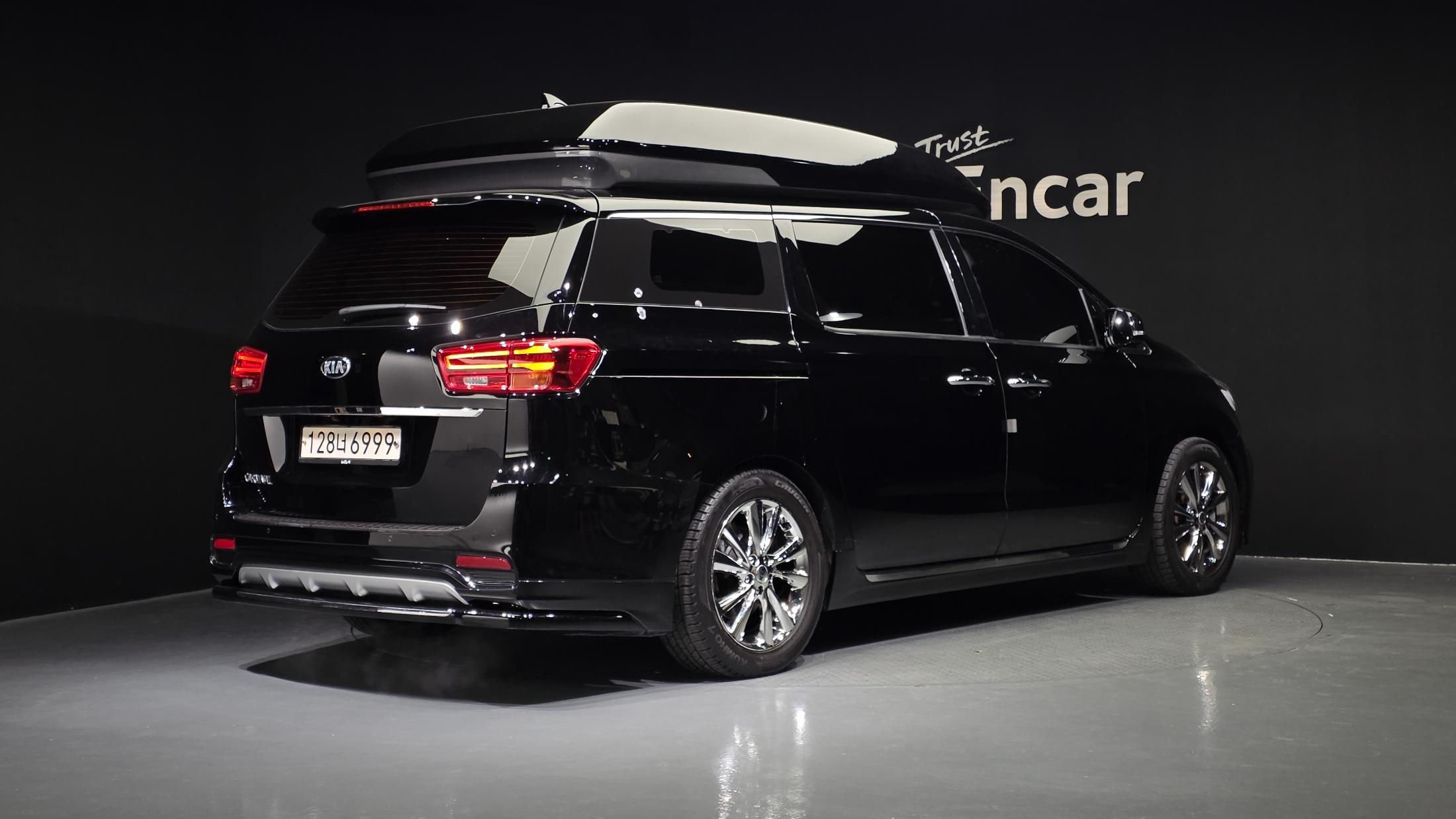 KIA CARNIVAL photo 2