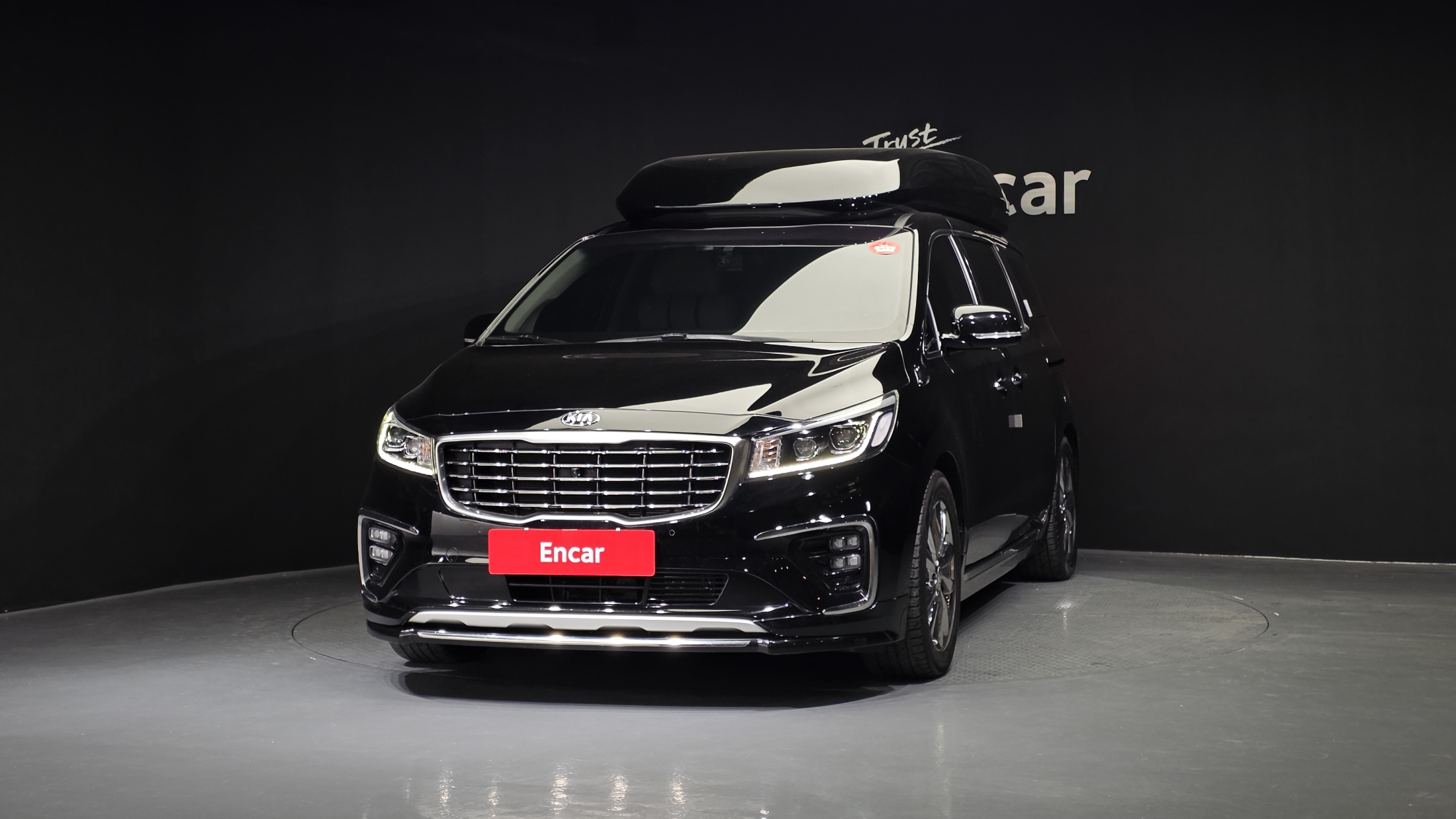 KIA CARNIVAL photo 3