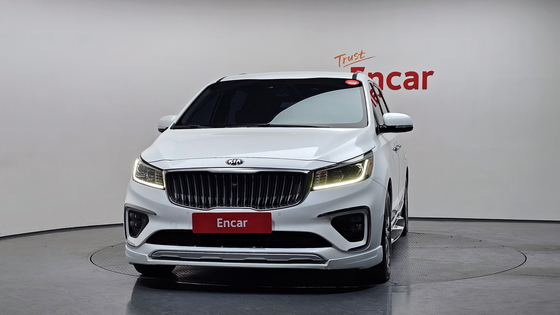 KIA CARNIVAL photo 3
