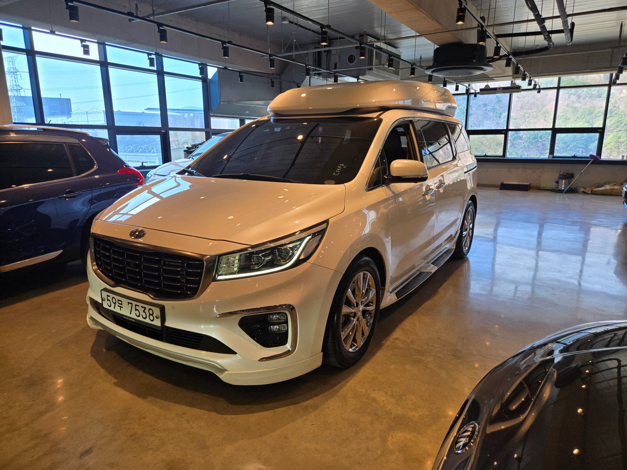KIA CARNIVAL