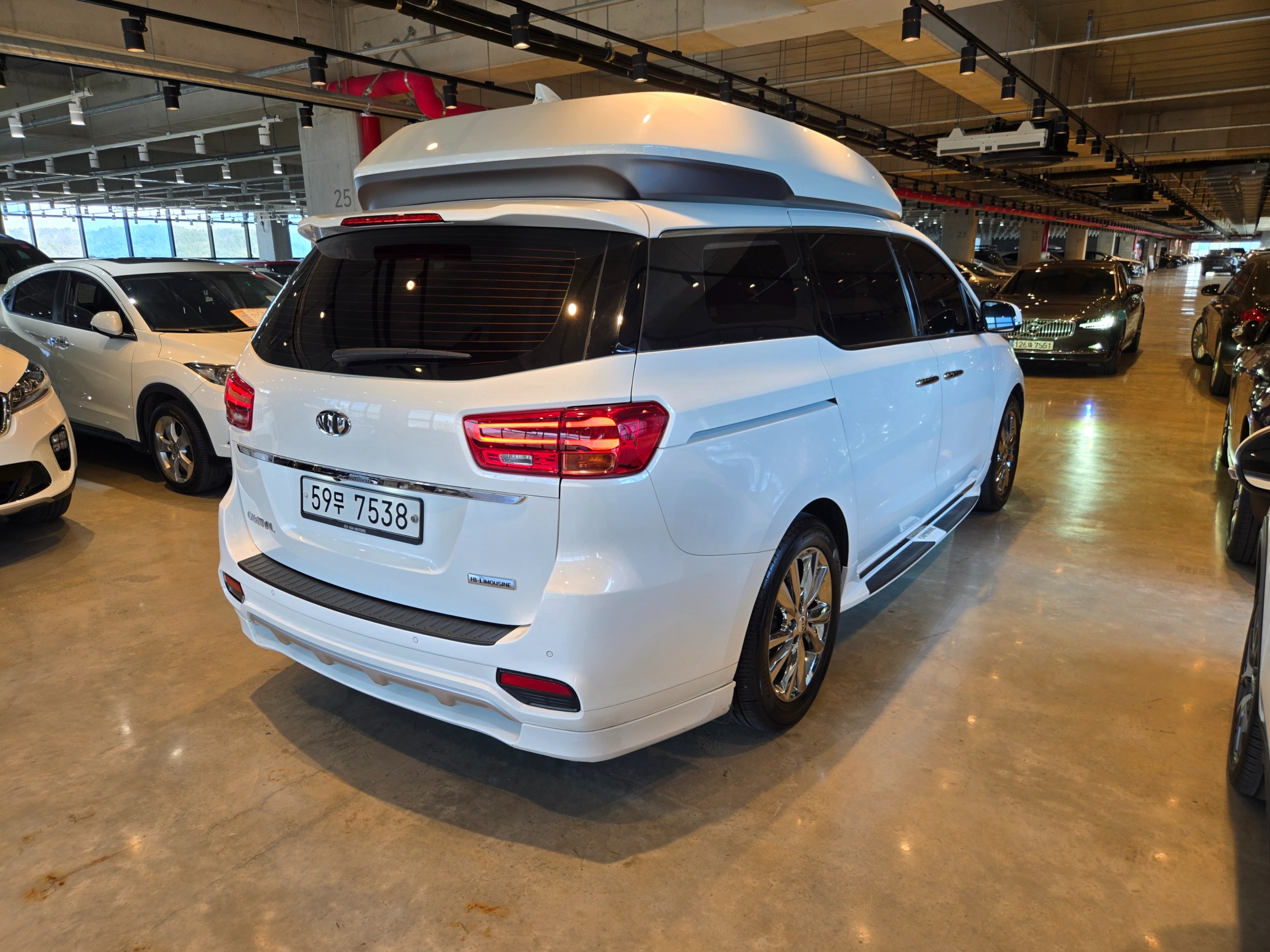 KIA CARNIVAL photo 3